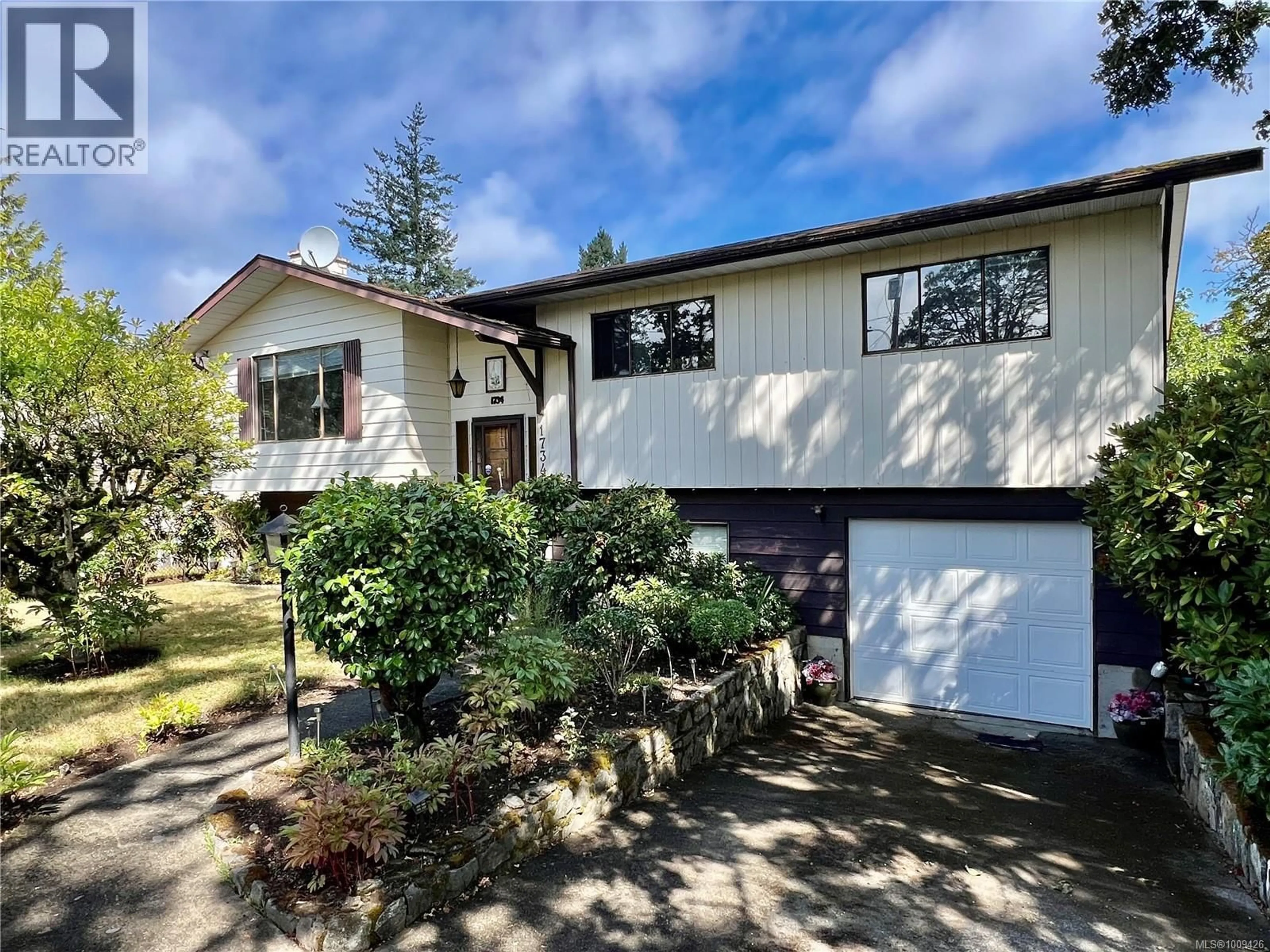 Home with vinyl exterior material, street for 1734 FELTHAM ROAD, Saanich British Columbia V8N2A3