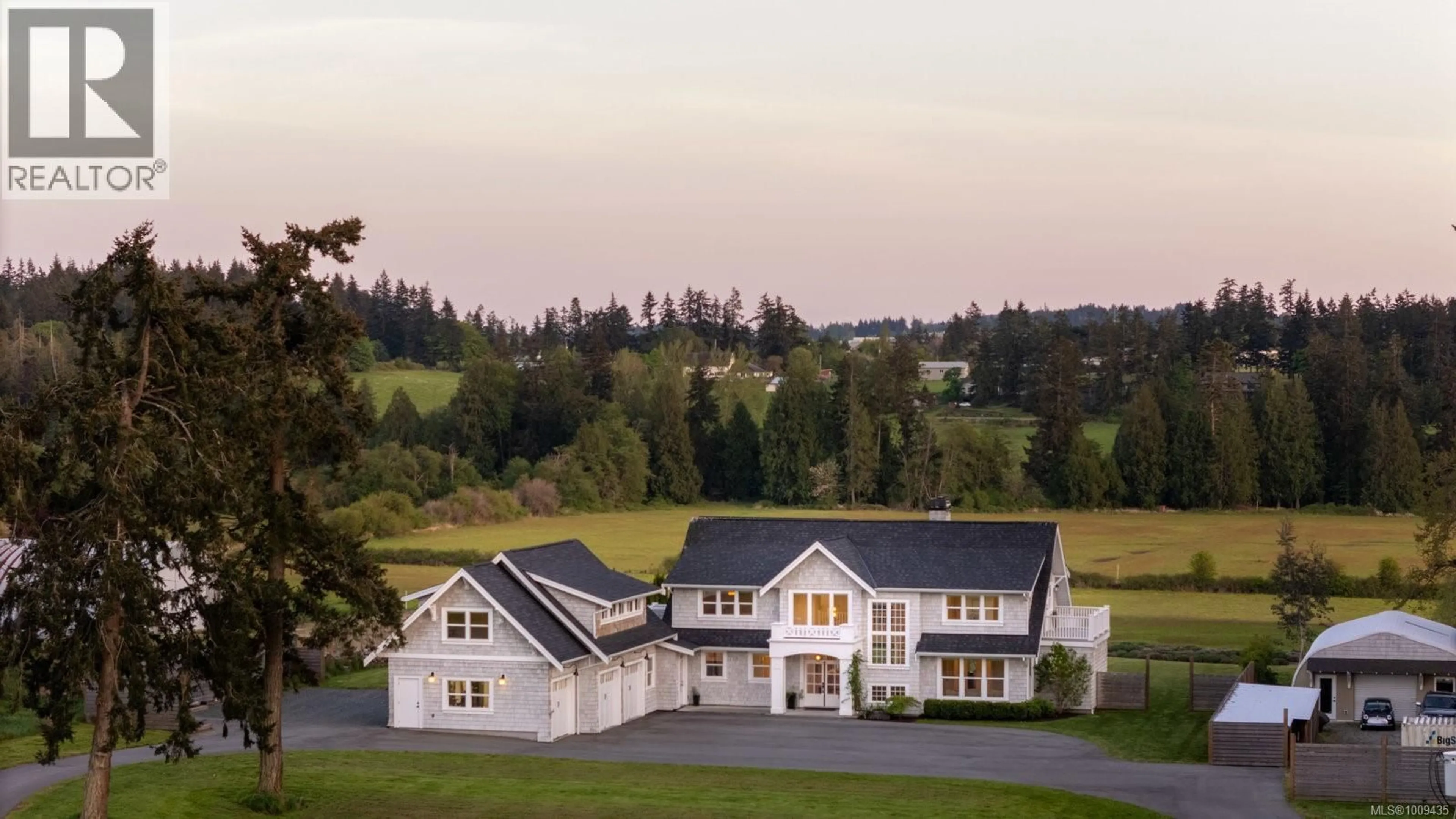 A pic from outside/outdoor area/front of a property/back of a property/a pic from drone, mountain view for 1527 MOUNT NEWTON CROSS ROAD, Central Saanich British Columbia V8M1L1