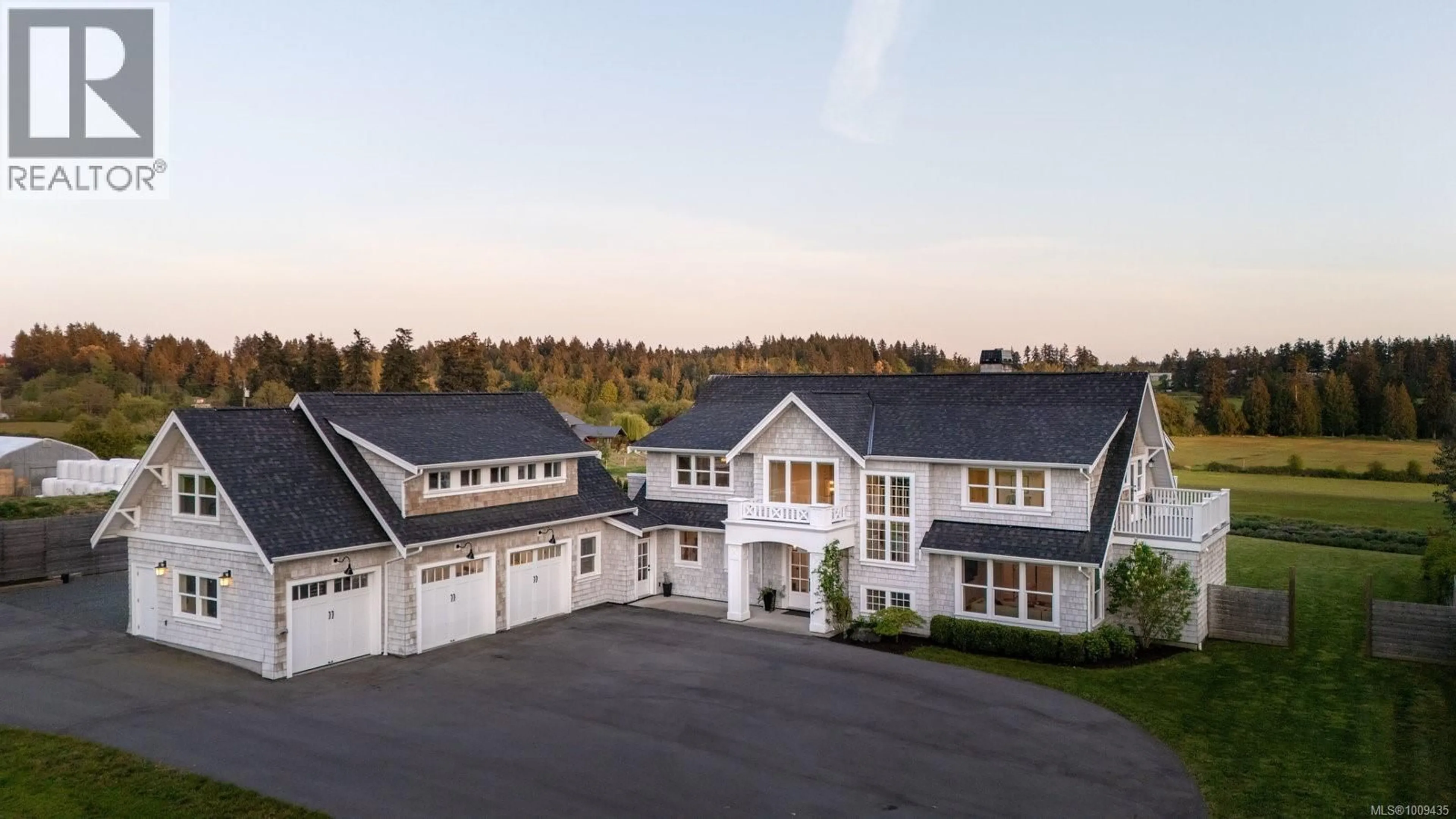 A pic from outside/outdoor area/front of a property/back of a property/a pic from drone, mountain view for 1527 MOUNT NEWTON CROSS ROAD, Central Saanich British Columbia V8M1L1