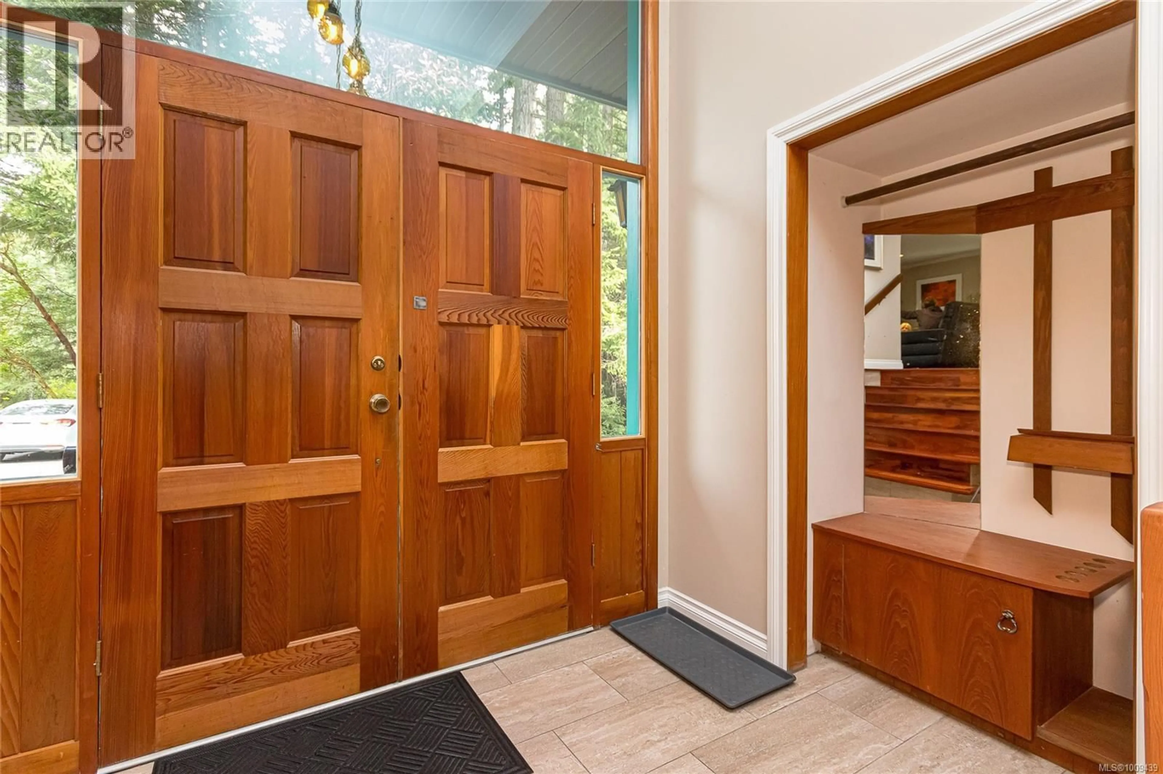 Indoor foyer for 1074 GLEN FOREST WAY, Metchosin British Columbia V9C3X8