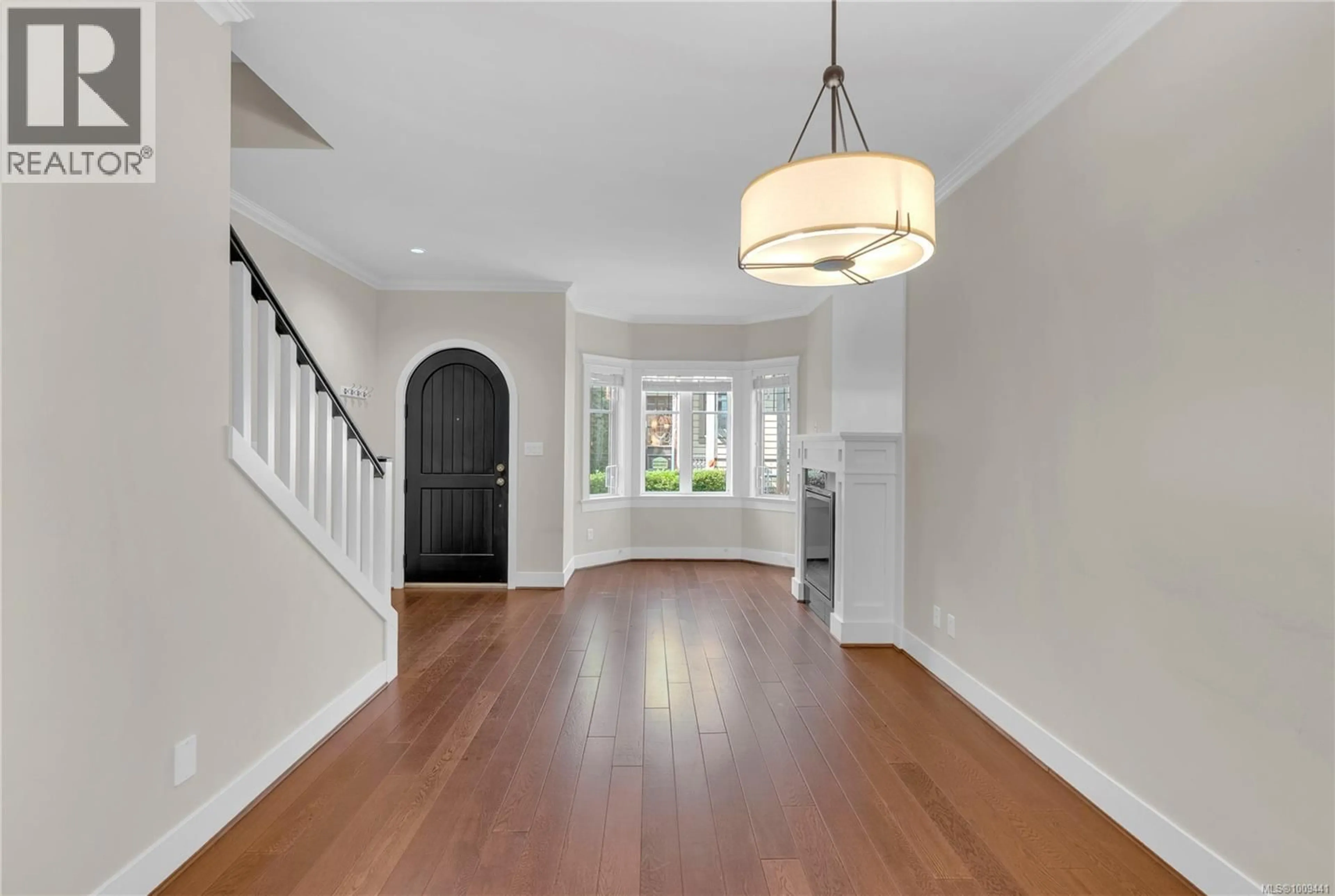 Indoor entryway for 17 - 675 SUPERIOR STREET, Victoria British Columbia V8V1V1