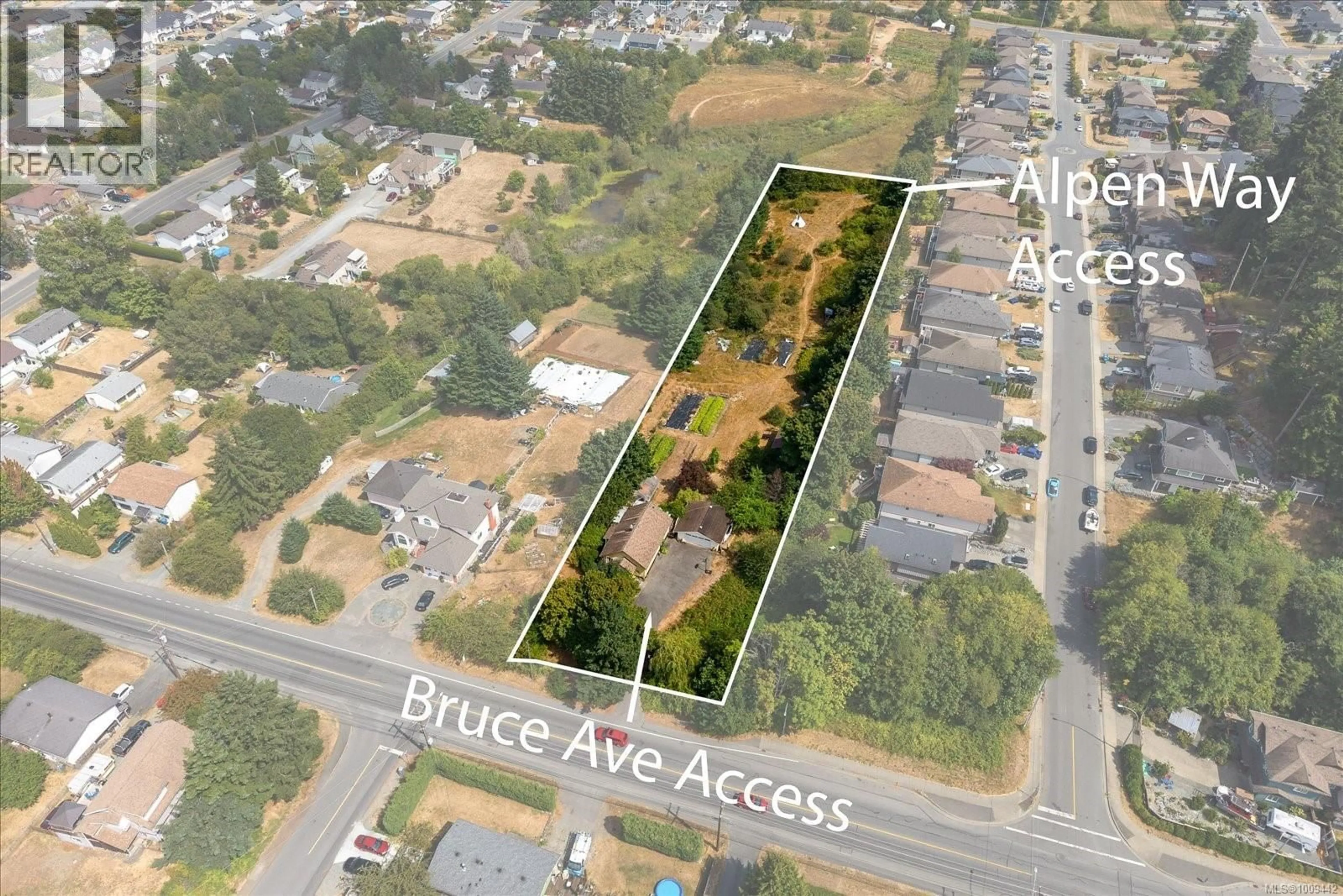 A pic from outside/outdoor area/front of a property/back of a property/a pic from drone, street for 950 BRUCE AVENUE, Nanaimo British Columbia V9R4A3