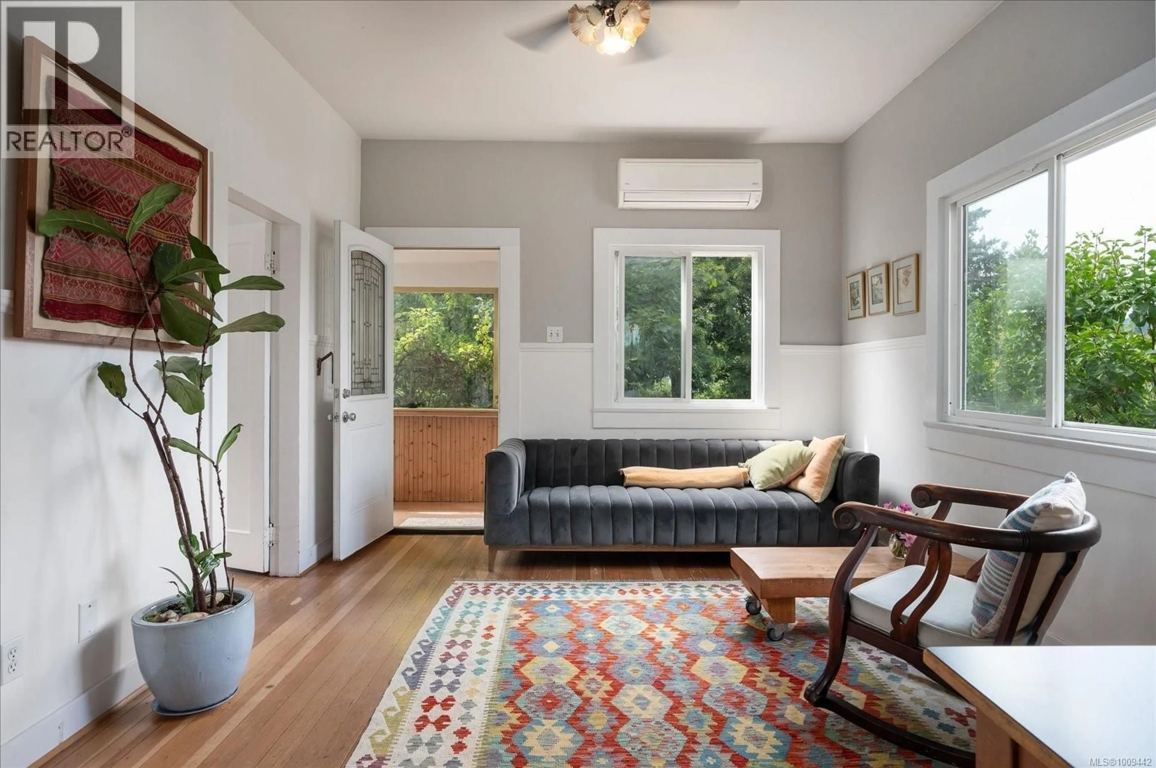 Living room with furniture, unknown for 950 BRUCE AVENUE, Nanaimo British Columbia V9R4A3