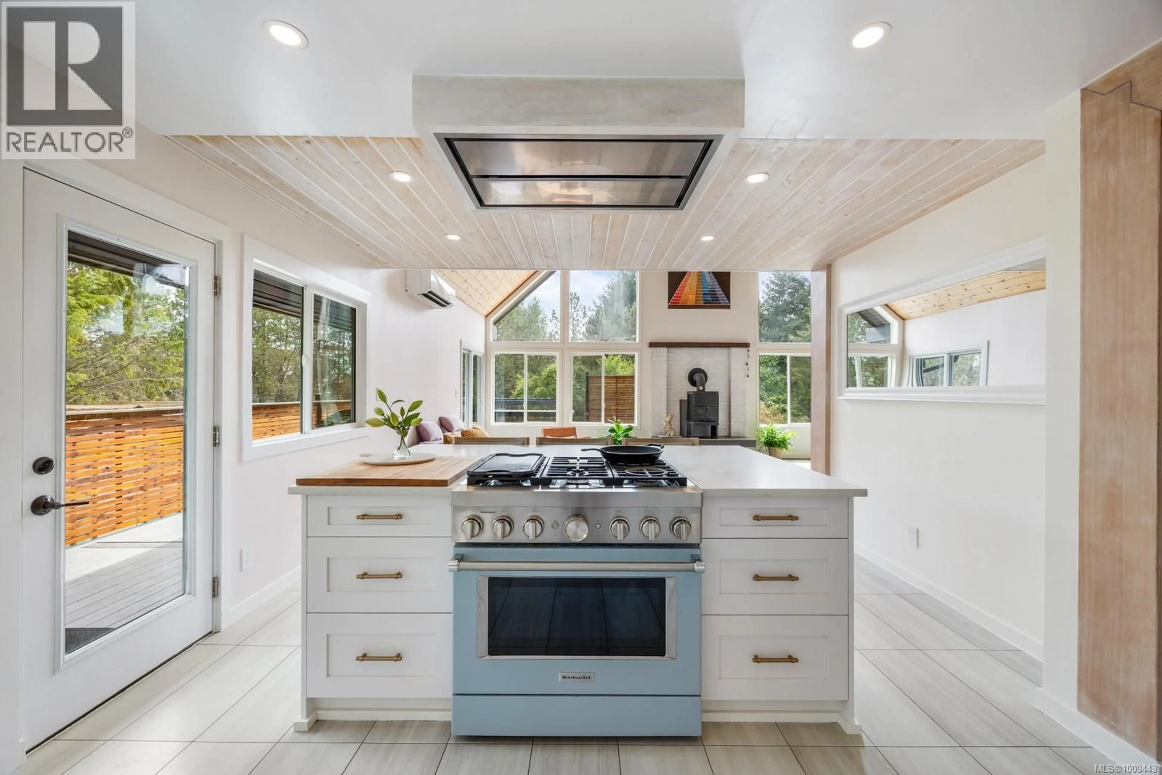 Contemporary kitchen, ceramic/tile floor for 1975 CLAMSHELL DRIVE, Gabriola Island British Columbia V0R1X6