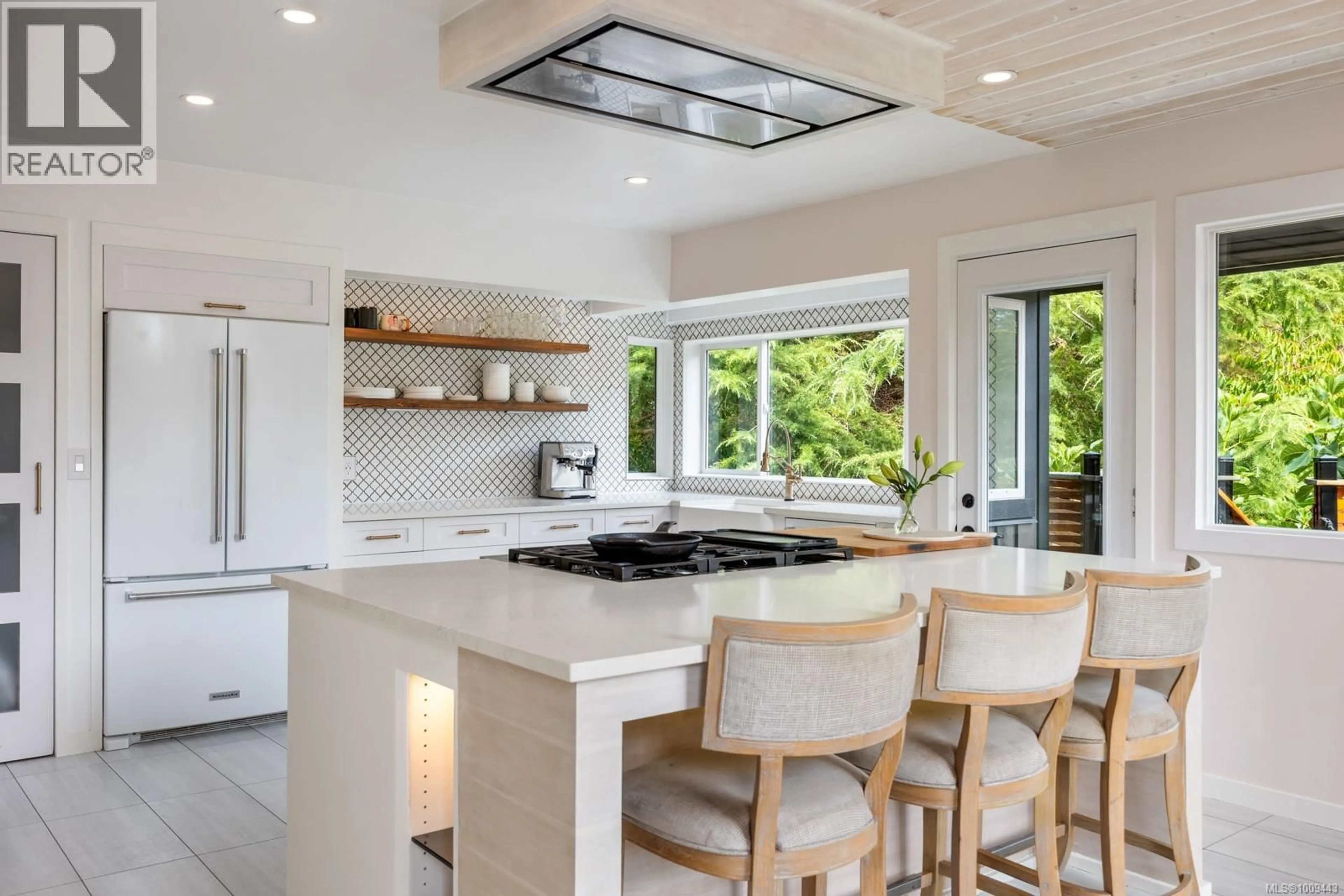 Contemporary kitchen, ceramic/tile floor for 1975 CLAMSHELL DRIVE, Gabriola Island British Columbia V0R1X6