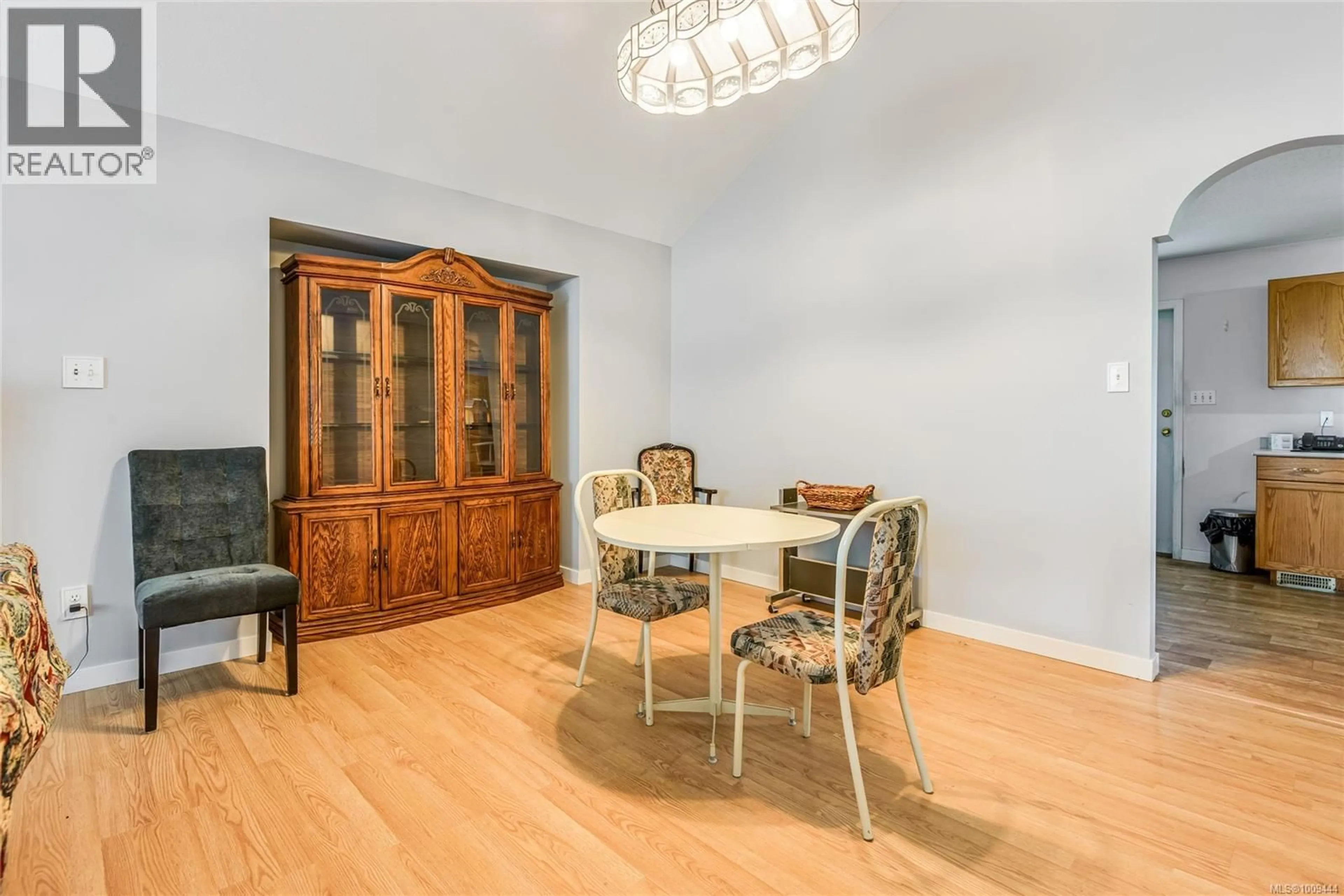 Dining room, wood/laminate floor for 1427 NOEL AVENUE, Comox British Columbia V9M3H8