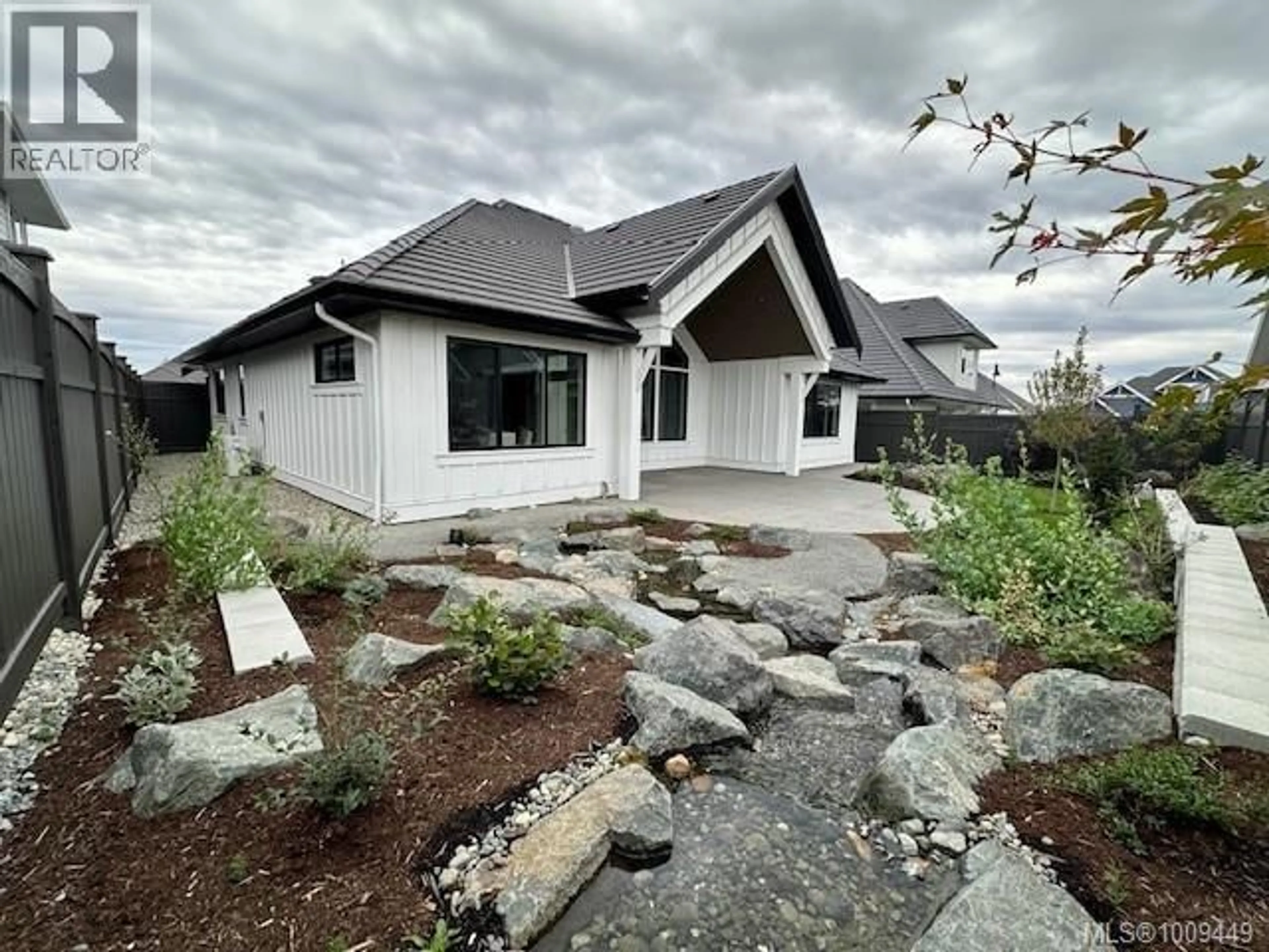 Home with vinyl exterior material, mountain view for 3252 WINCHESTER AVENUE, Courtenay British Columbia V9N0H6