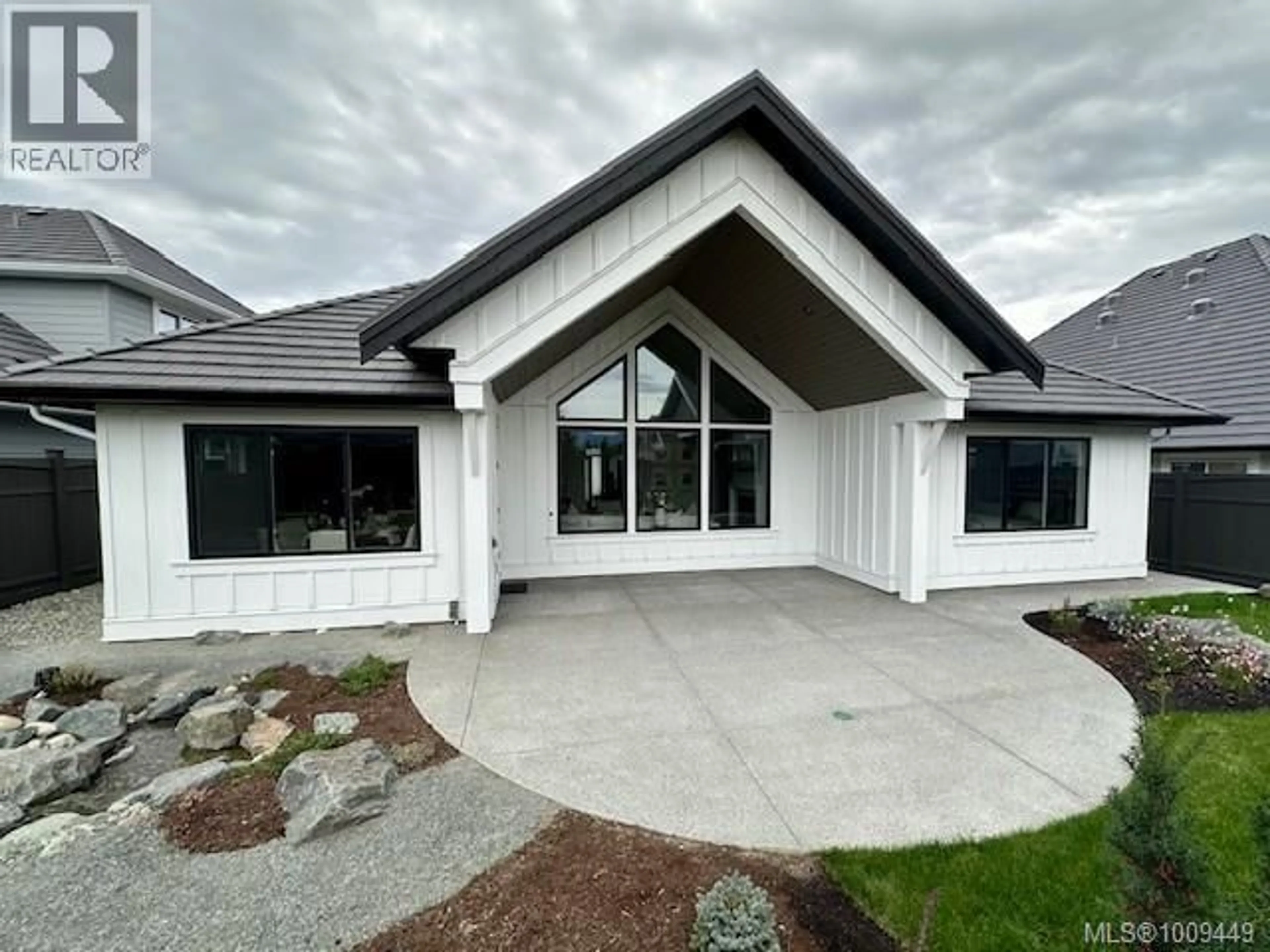 Home with vinyl exterior material, building for 3252 WINCHESTER AVENUE, Courtenay British Columbia V9N0H6