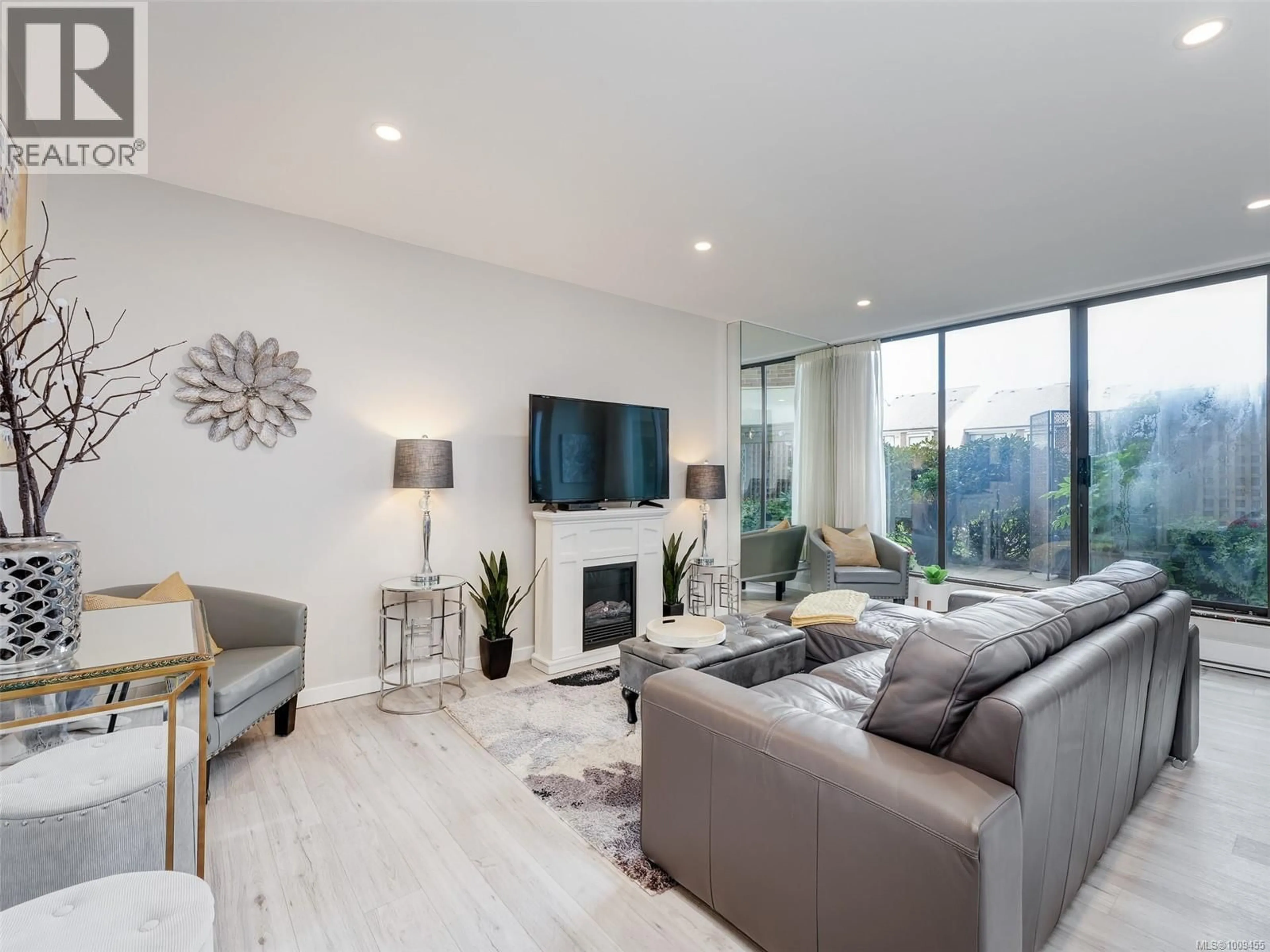 Living room with furniture, unknown for 107 - 225 BELLEVILLE STREET, Victoria British Columbia V8V4T9
