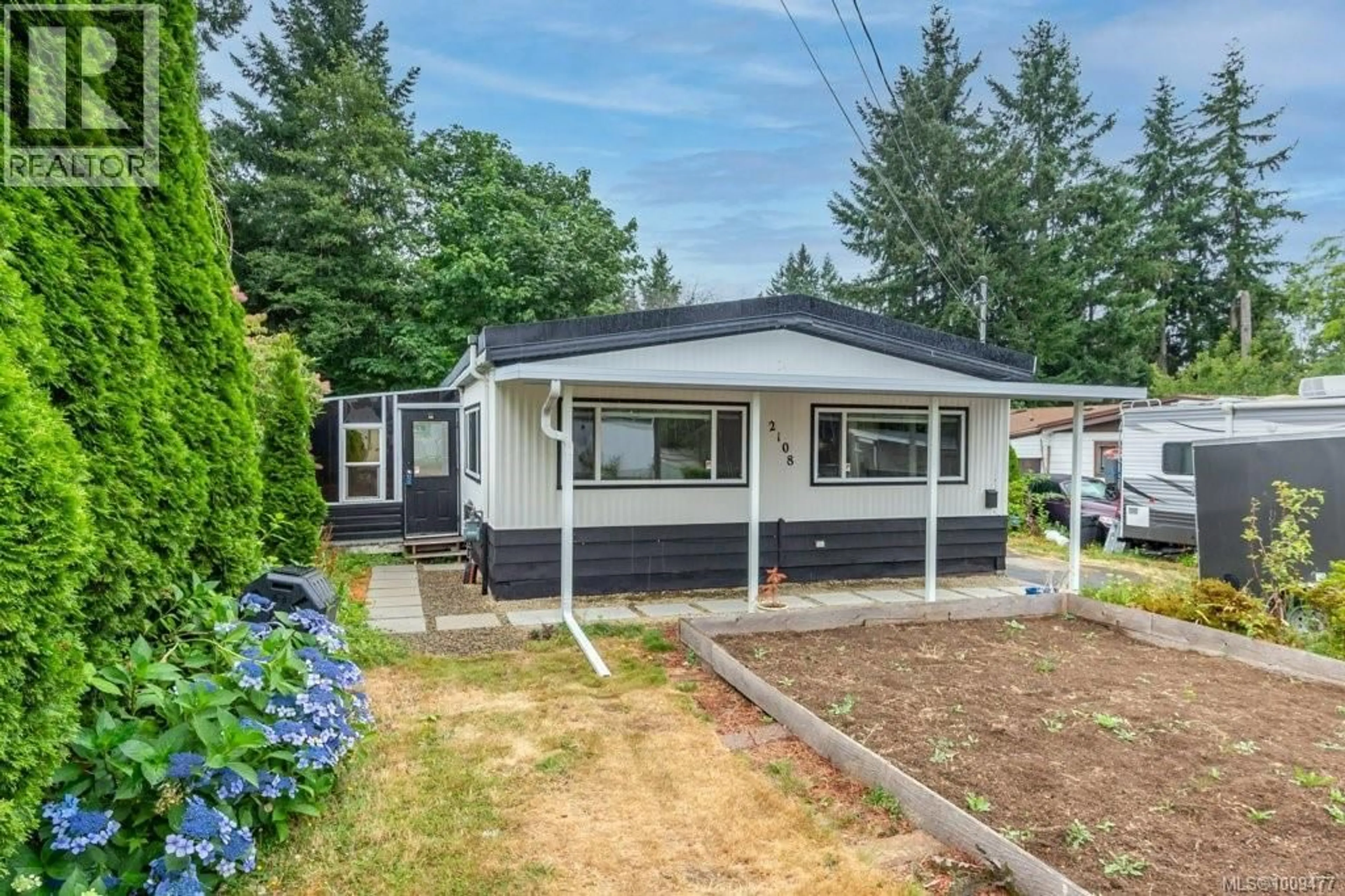 Home with vinyl exterior material, street for 2108 4TH STREET EAST, Courtenay British Columbia V9N6V8