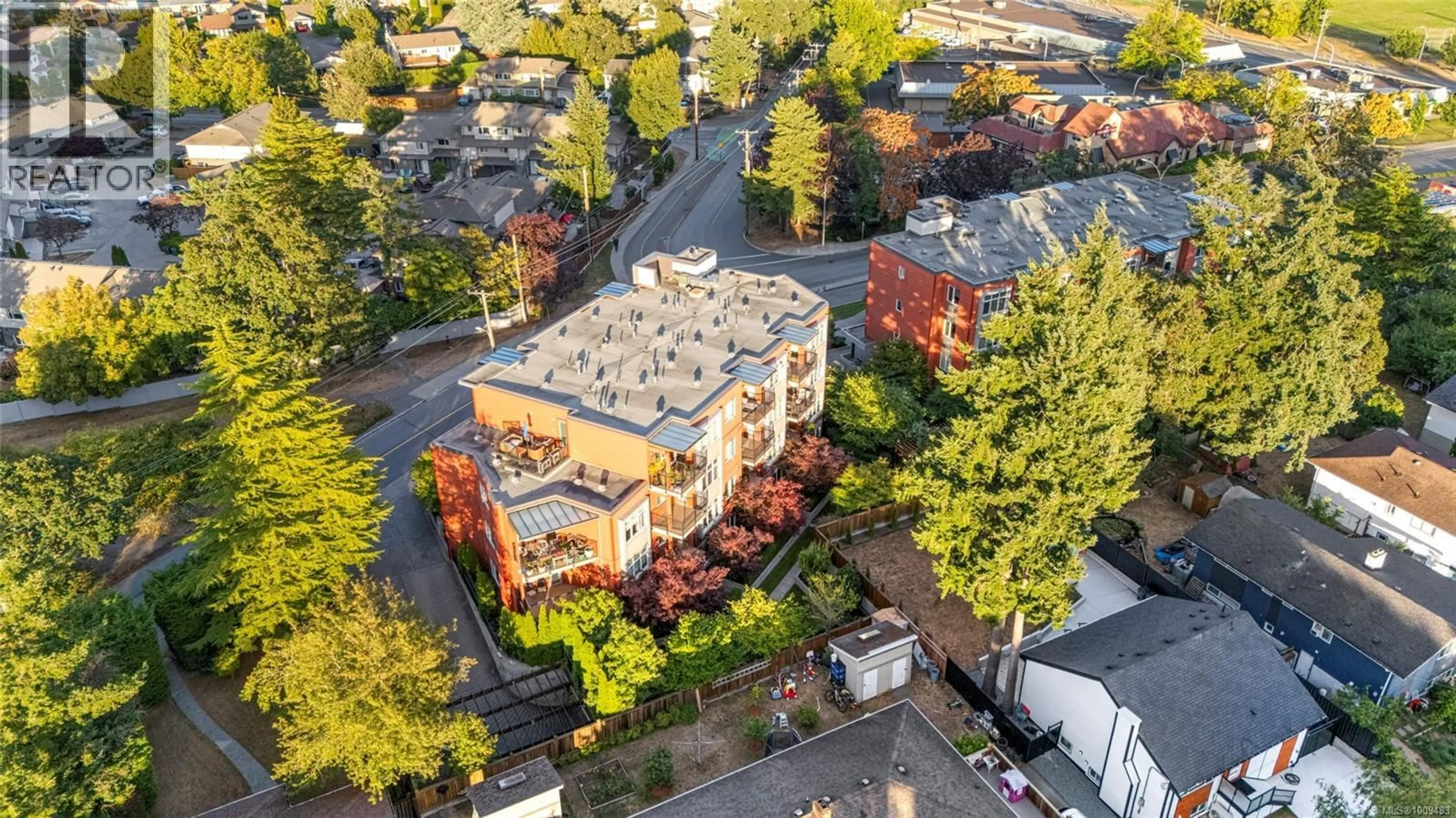 A pic from outside/outdoor area/front of a property/back of a property/a pic from drone, unknown for 204 - 4040 BORDEN STREET, Saanich British Columbia V8X2E9