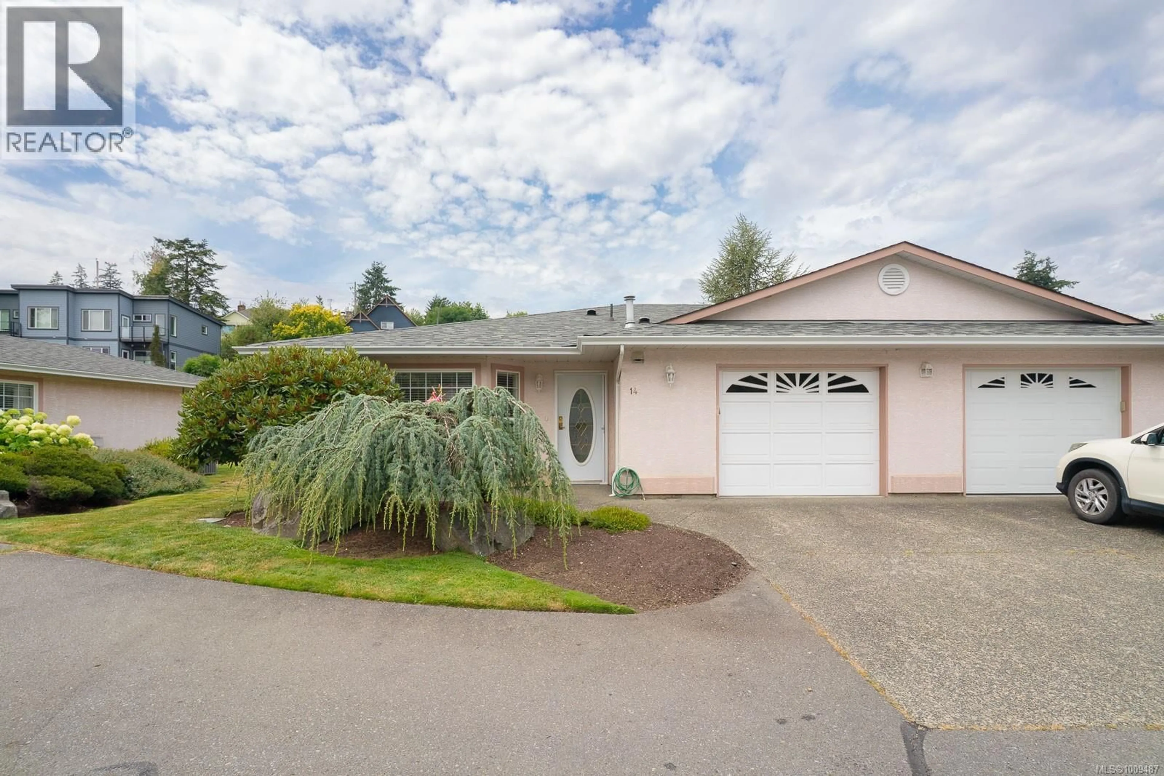 Home with vinyl exterior material, street for 14 - 6111 SAYWARD ROAD, Duncan British Columbia V9L5J4