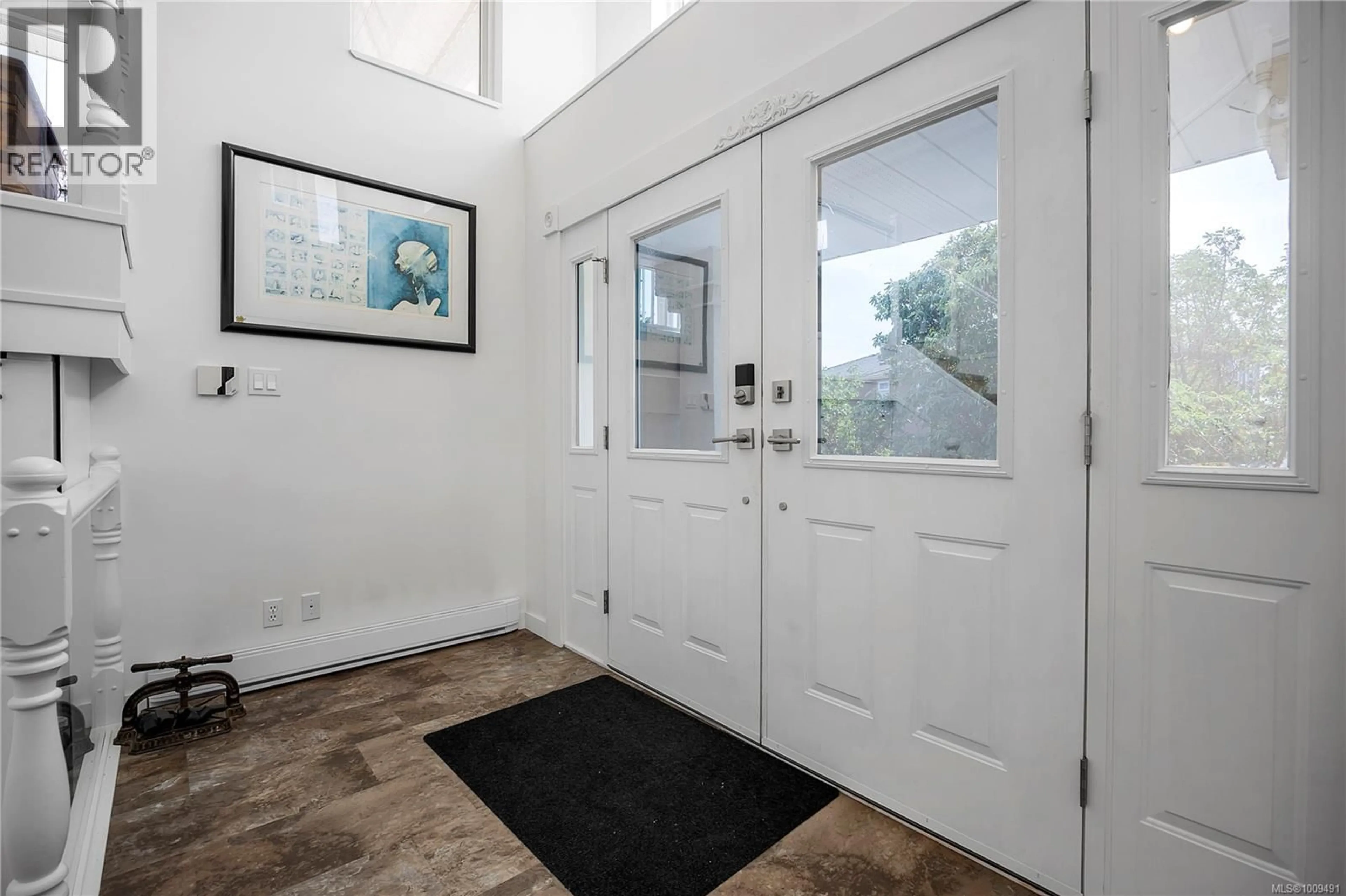 Indoor entryway for 250 CANTERBURY CRESCENT, Nanaimo British Columbia V9T4S4