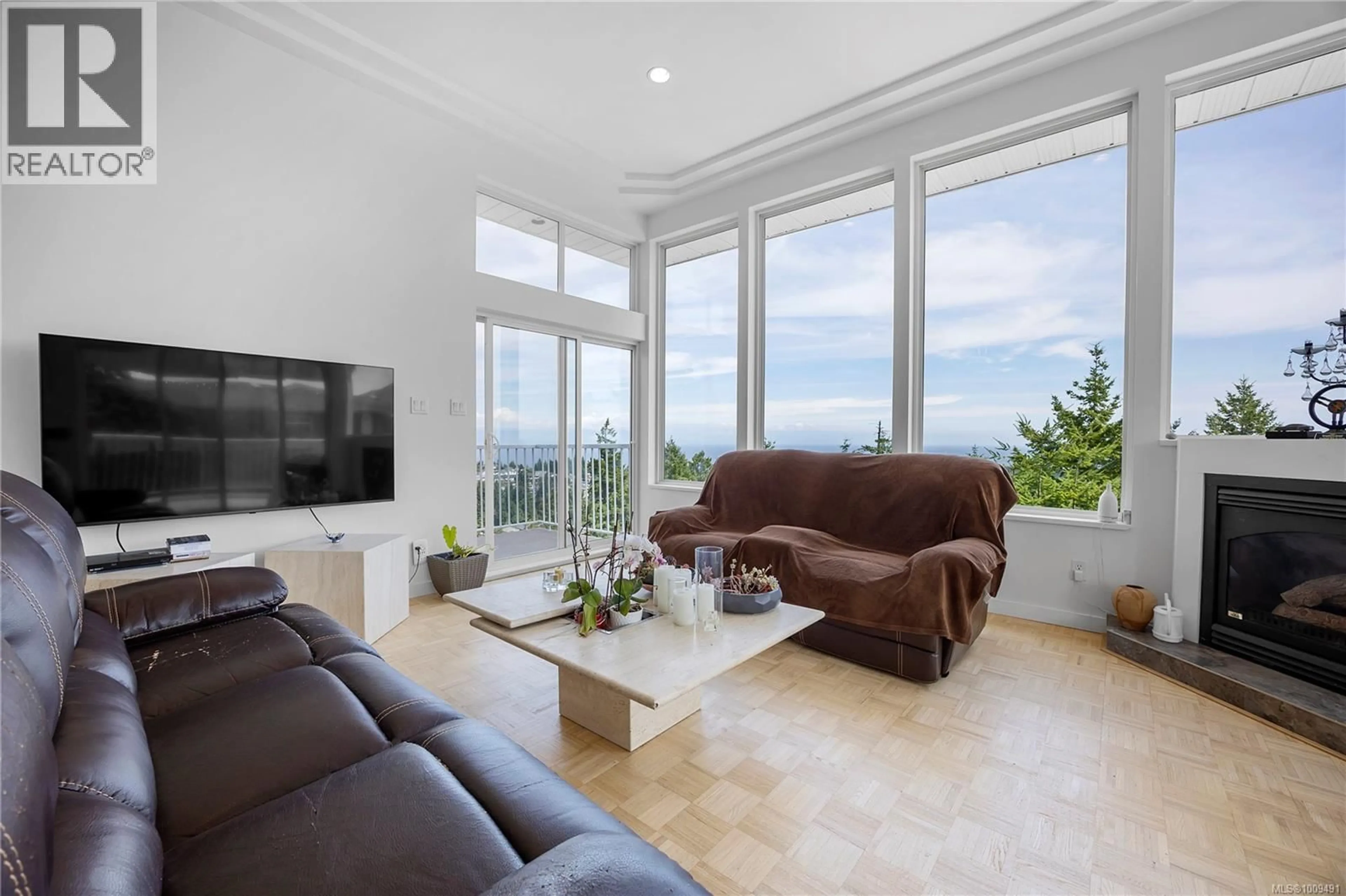 Living room with furniture, unknown for 250 CANTERBURY CRESCENT, Nanaimo British Columbia V9T4S4