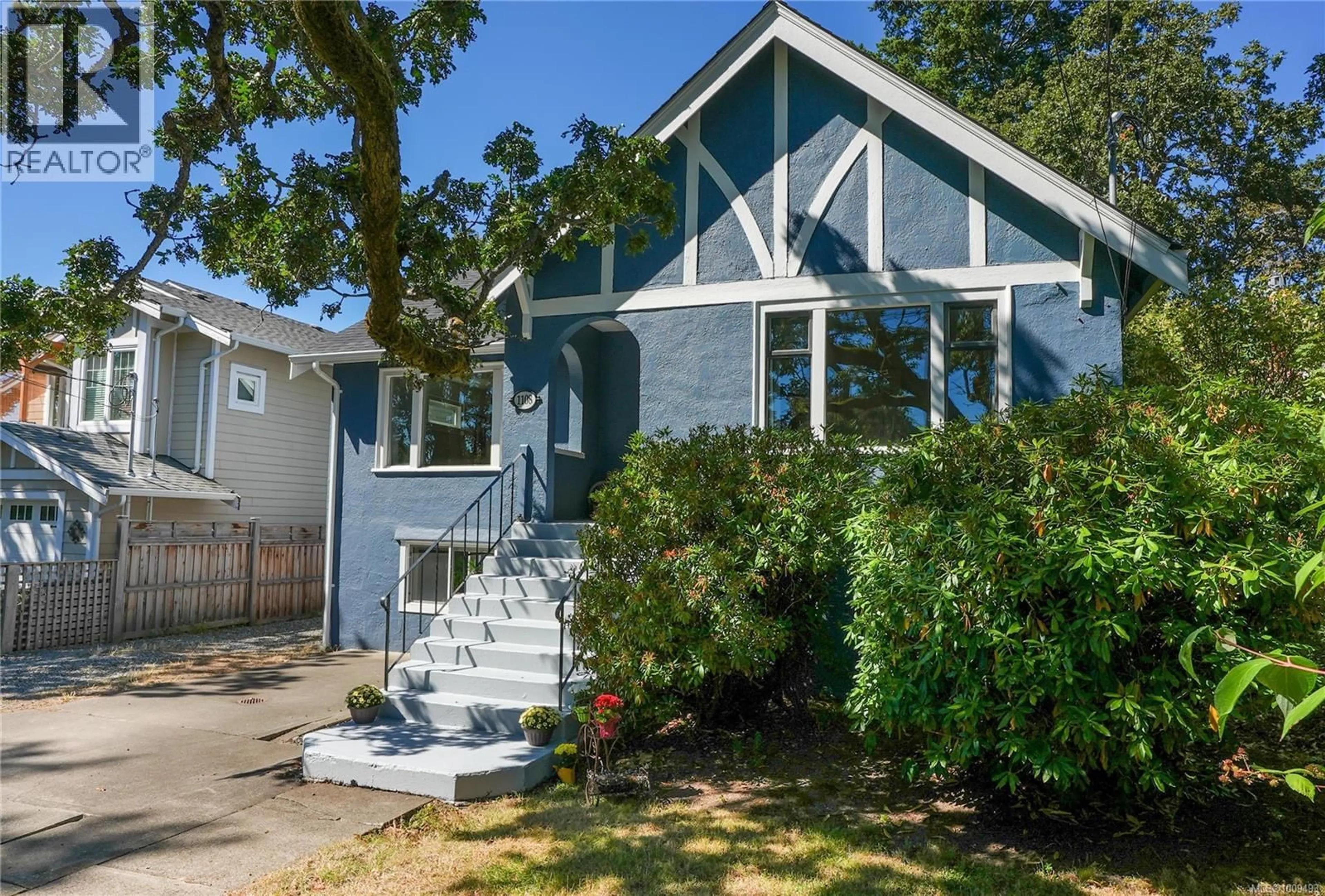 Home with vinyl exterior material, street for 1108 ROCK STREET, Saanich British Columbia V8P2B8