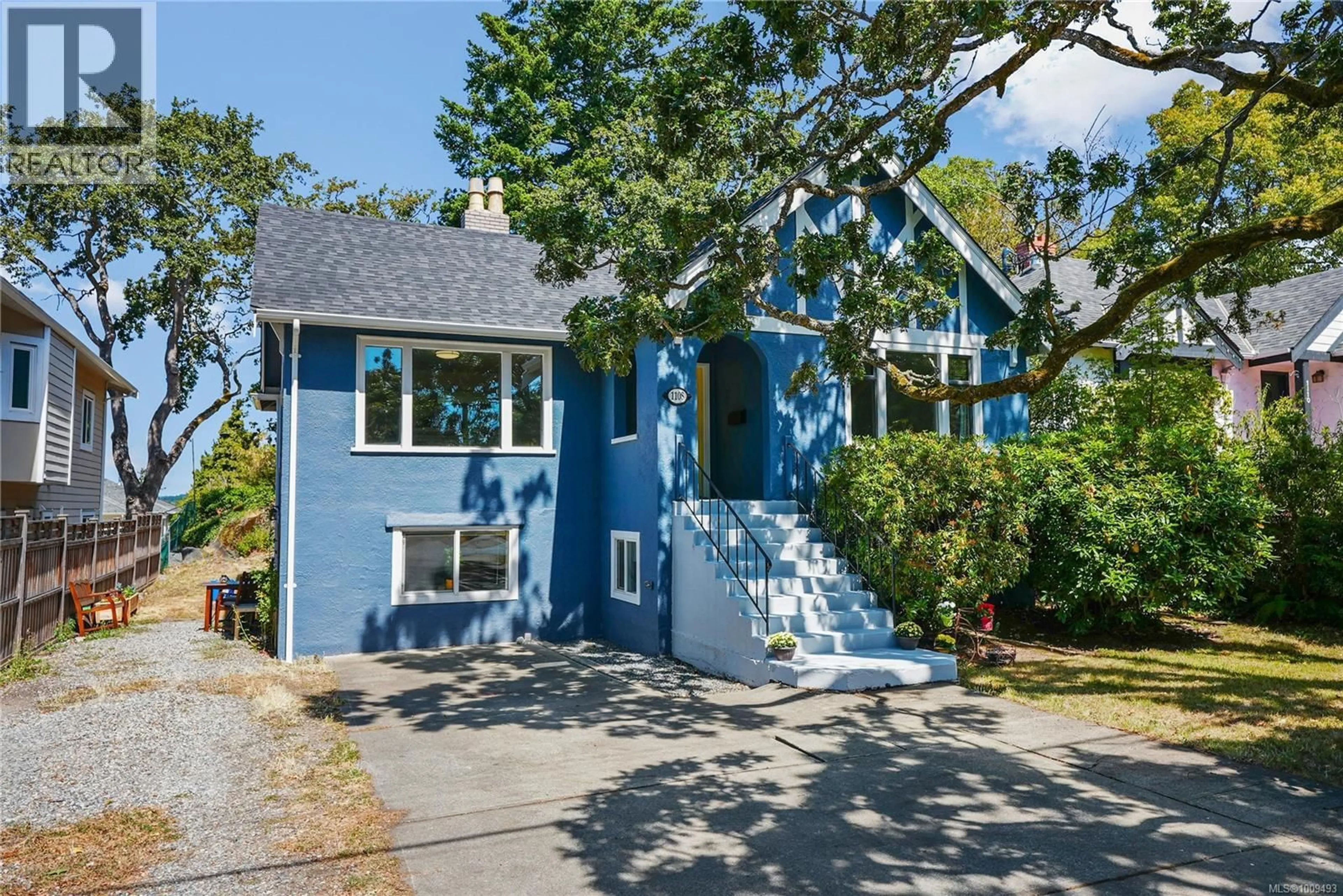 Home with vinyl exterior material, street for 1108 ROCK STREET, Saanich British Columbia V8P2B8