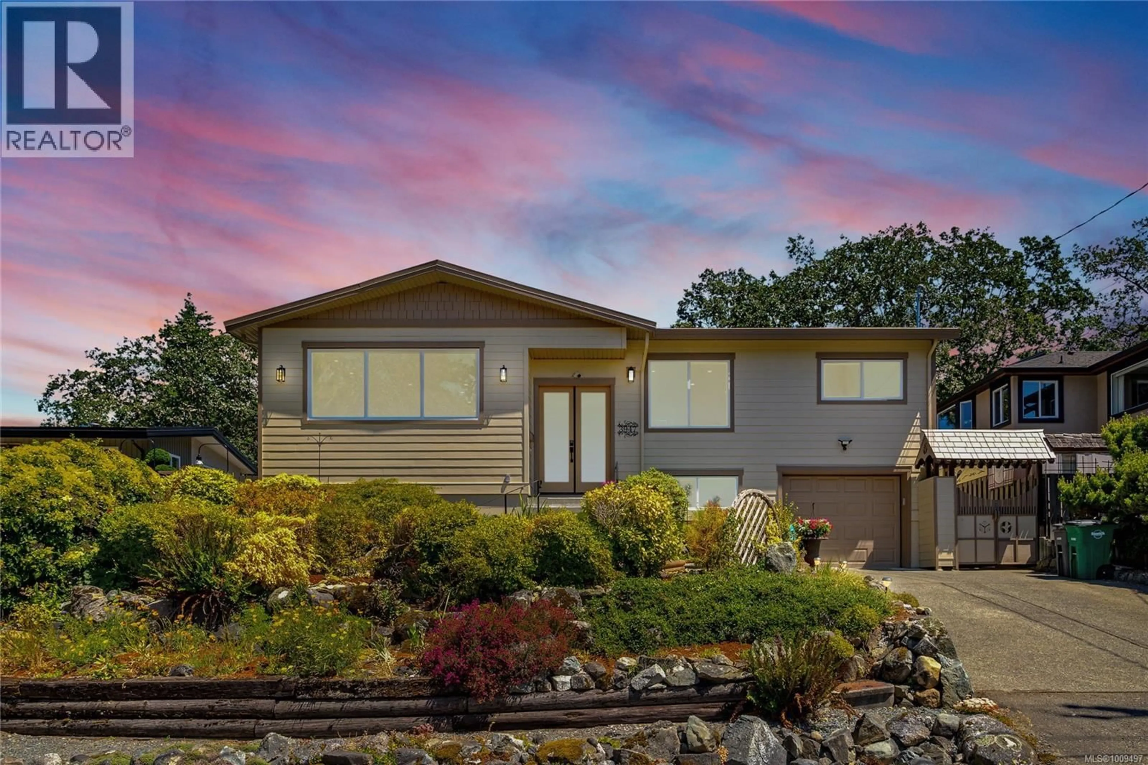 Home with vinyl exterior material, street for 3947 MORGAN STREET, Saanich British Columbia V8X1Z9