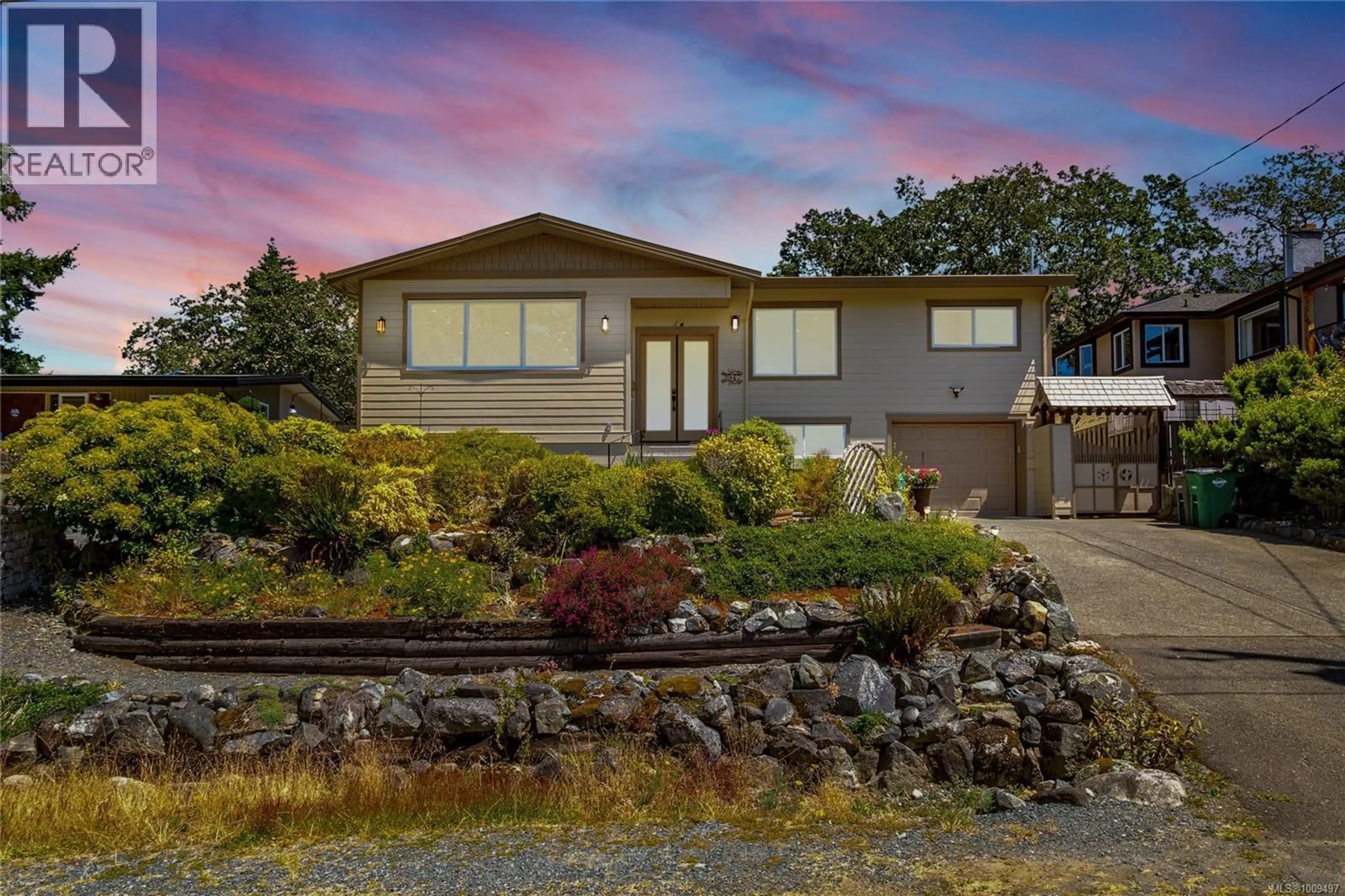 Home with vinyl exterior material, street for 3947 MORGAN STREET, Saanich British Columbia V8X1Z9