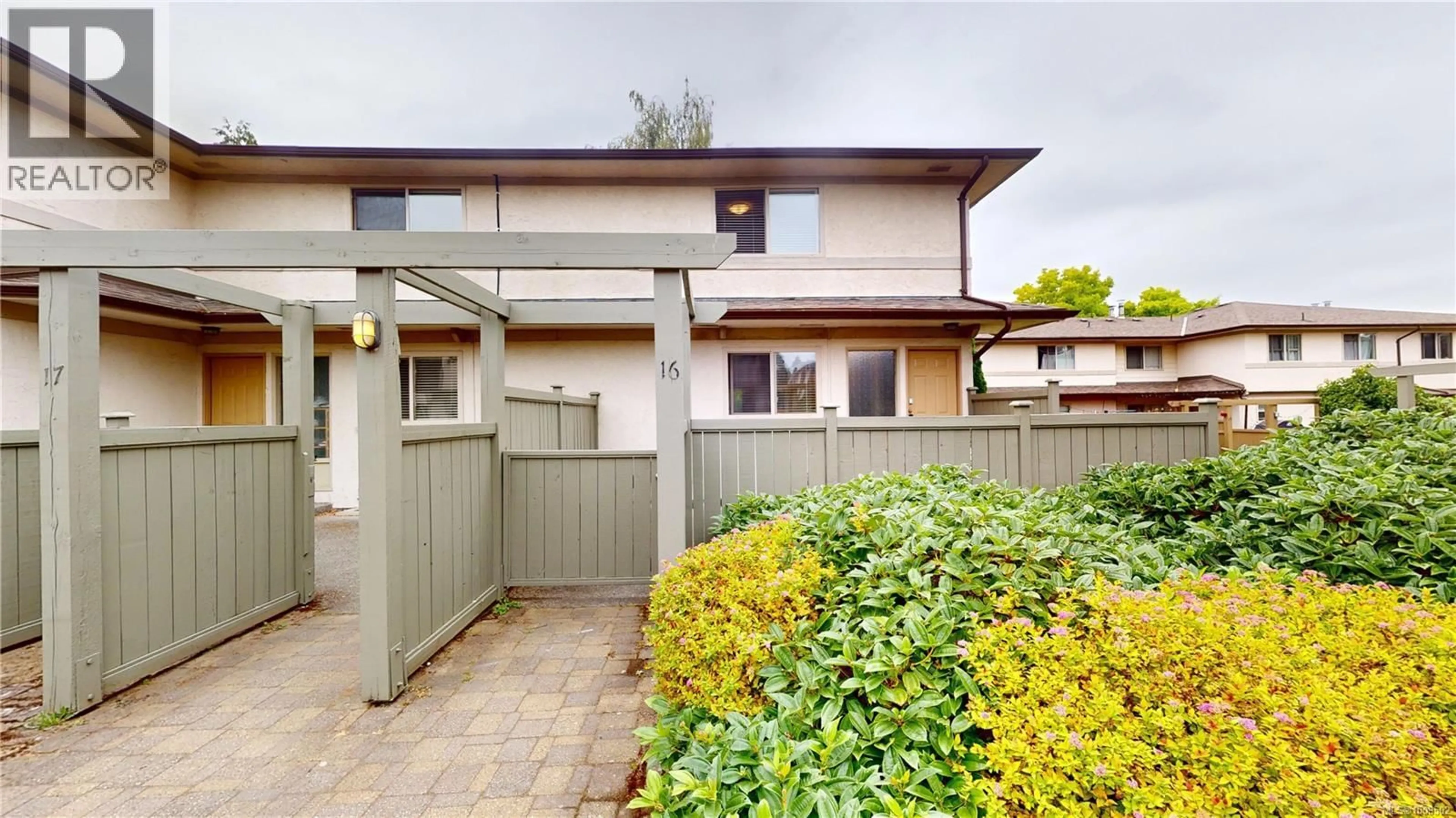 Patio, street for 16 - 4061 LARCHWOOD DRIVE, Saanich British Columbia V8N4P1
