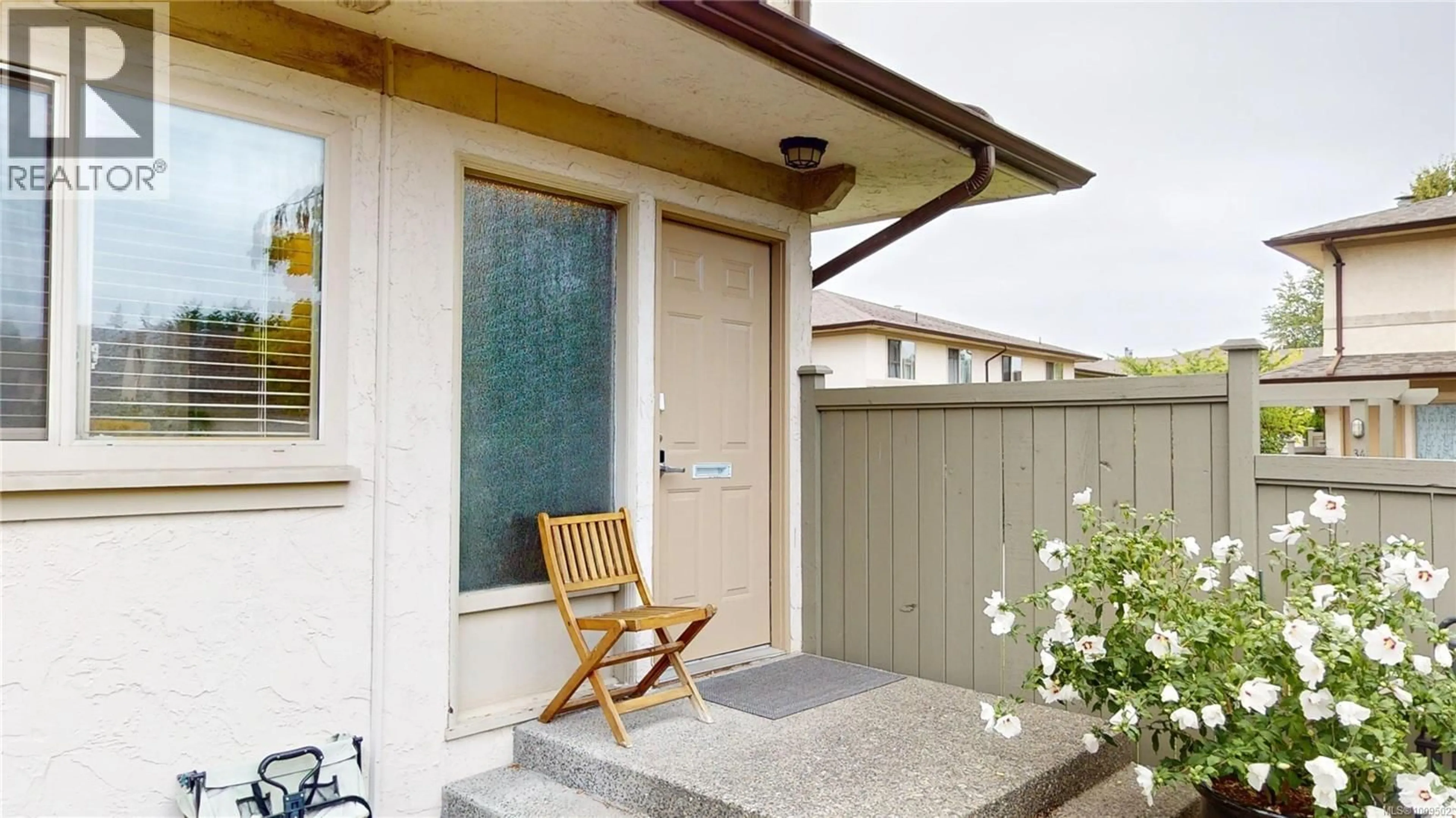 Patio, street for 16 - 4061 LARCHWOOD DRIVE, Saanich British Columbia V8N4P1