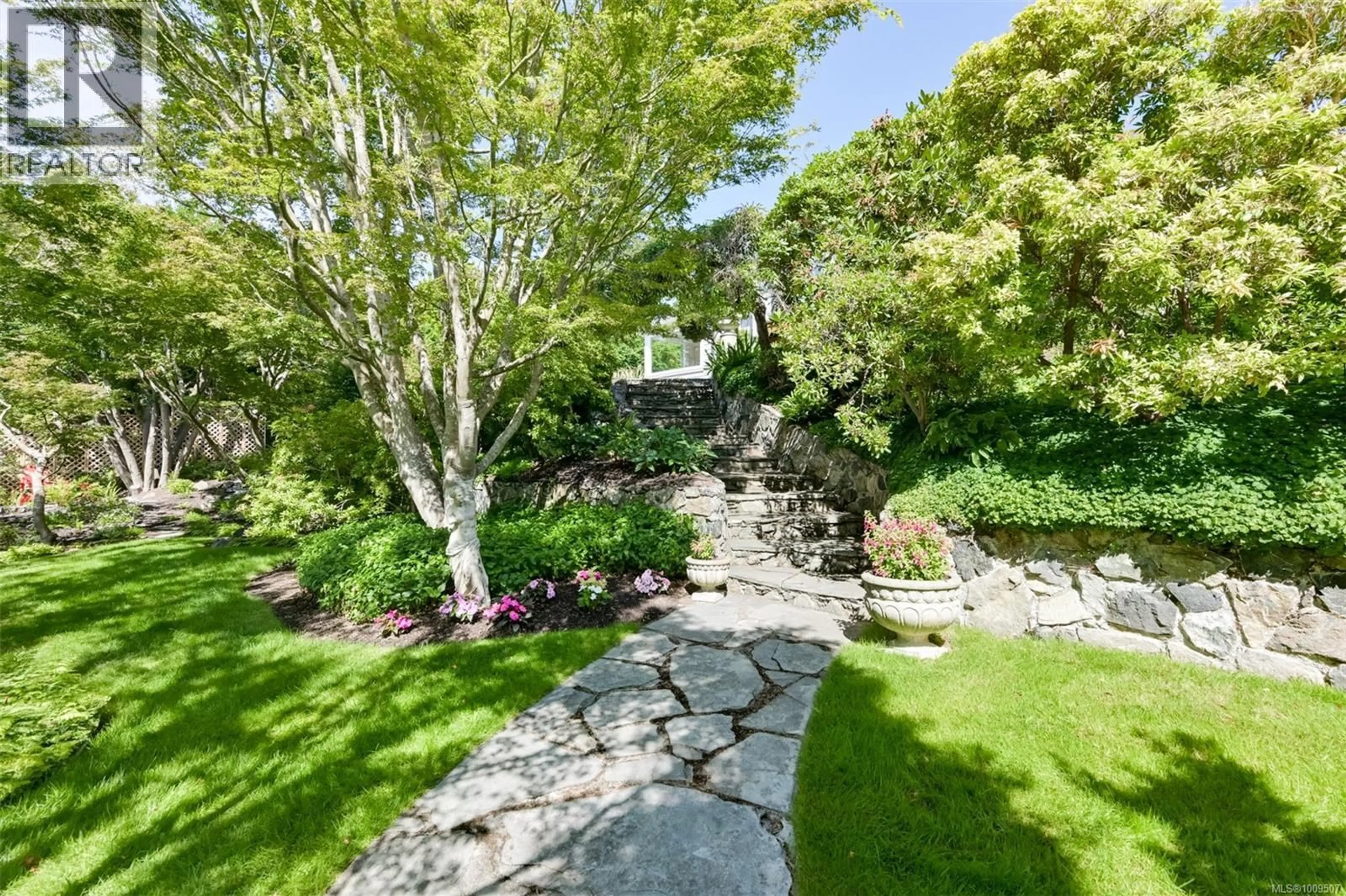 Patio, street for 1566 DESPARD AVENUE, Victoria British Columbia V8S1T3