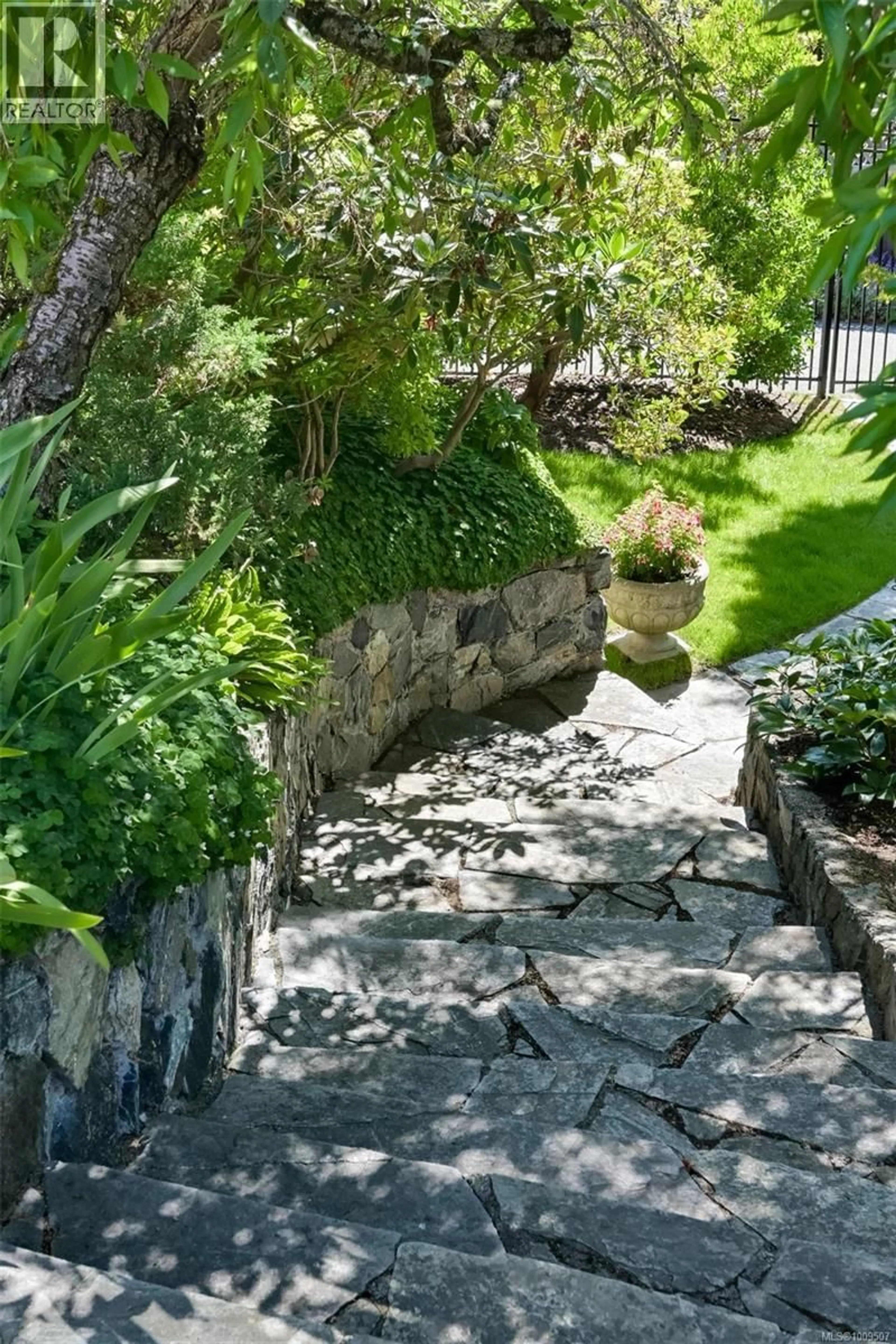 Patio, street for 1566 DESPARD AVENUE, Victoria British Columbia V8S1T3
