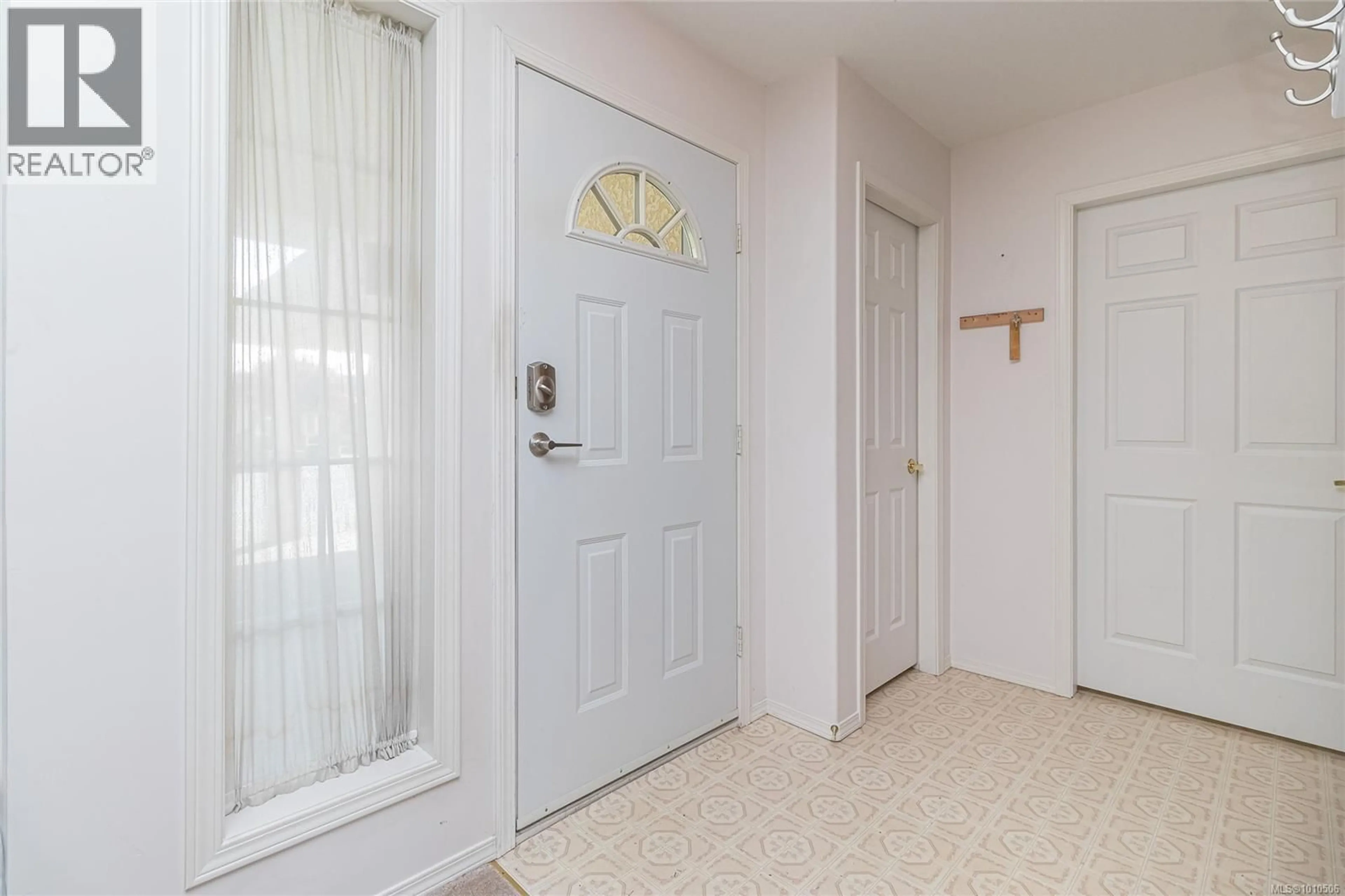 Indoor entryway for 5 - 1015 TRUNK ROAD, Duncan British Columbia V9L2S2