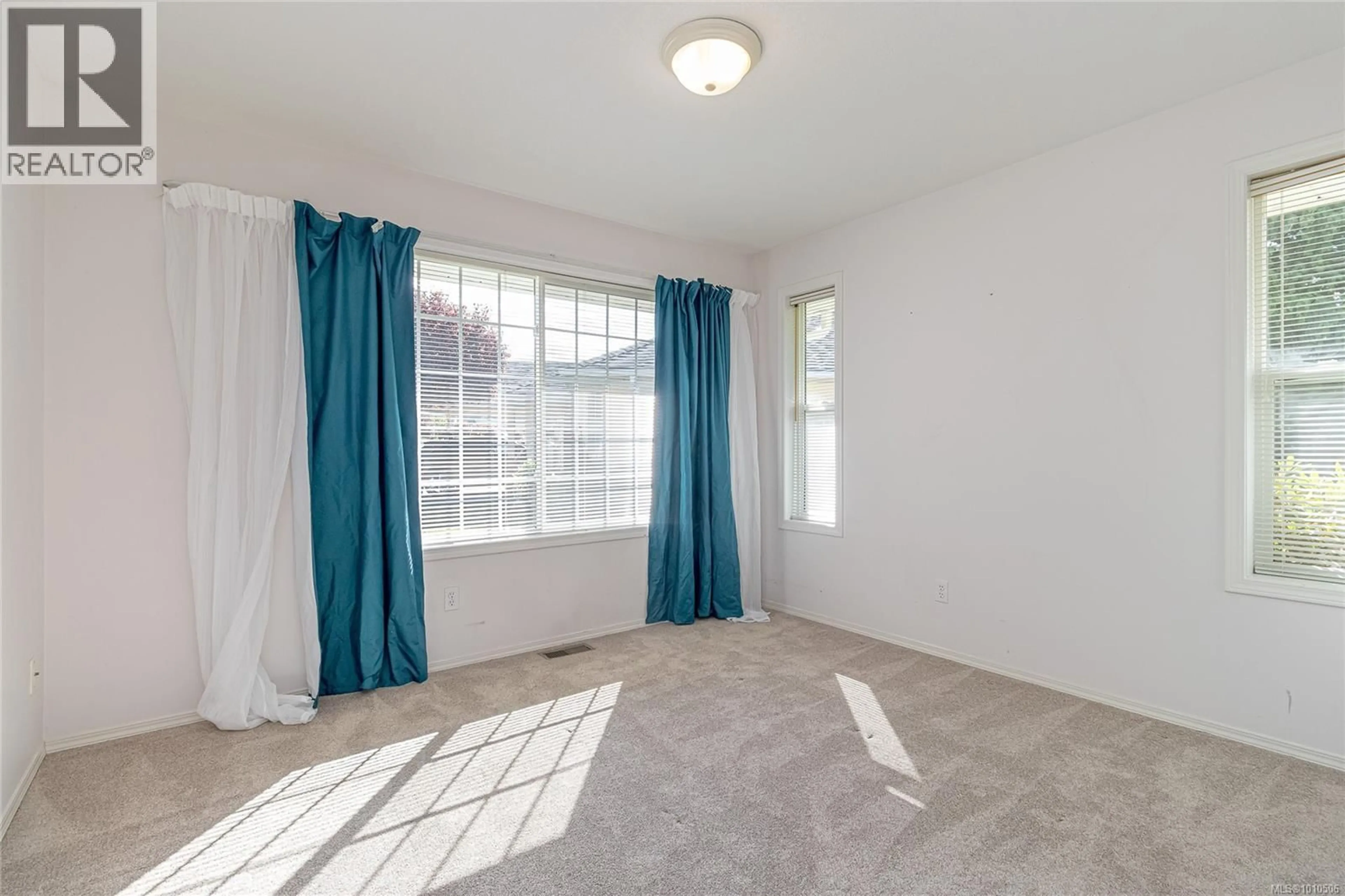 A pic of a room for 5 - 1015 TRUNK ROAD, Duncan British Columbia V9L2S2