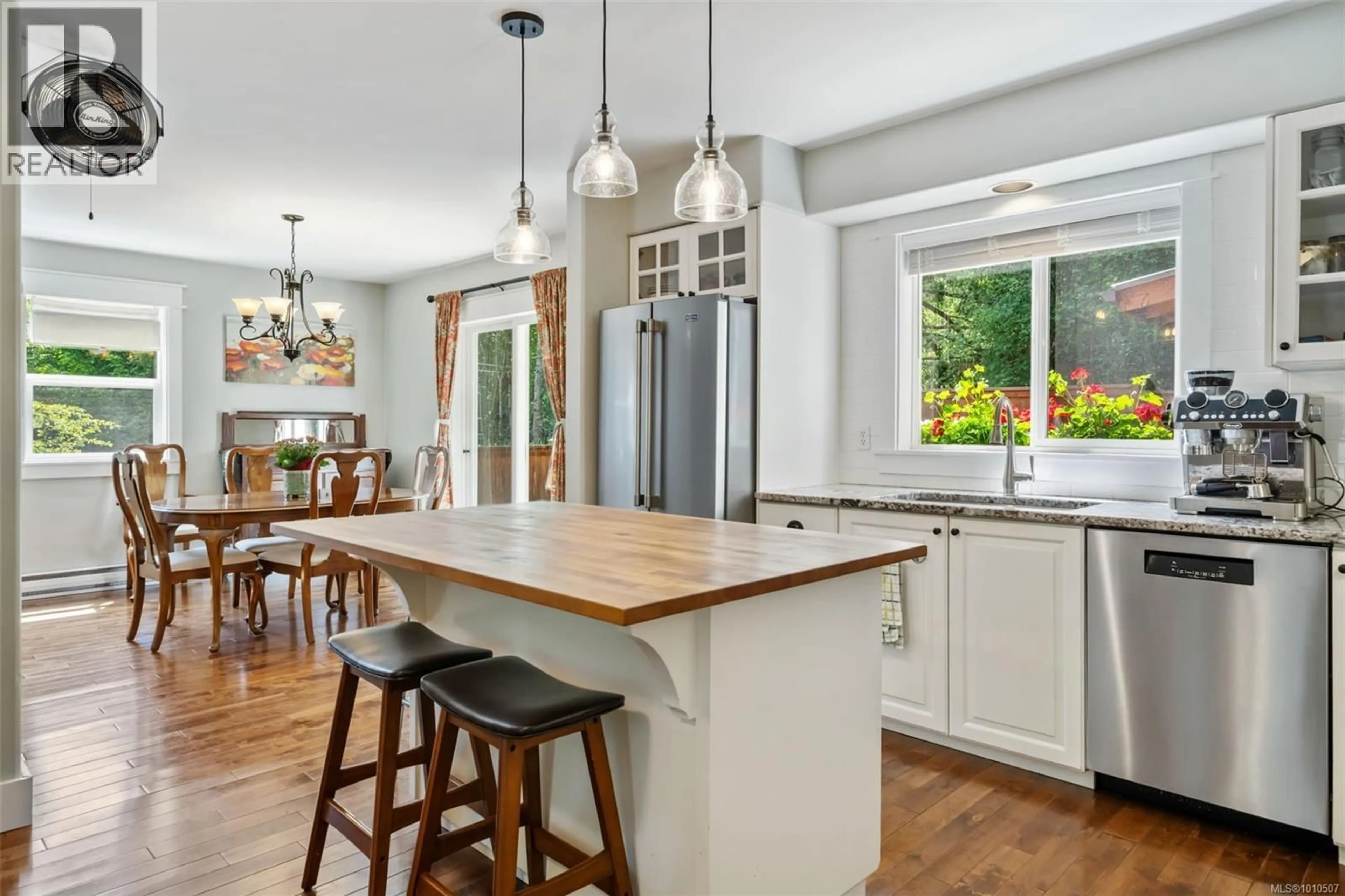 Open concept kitchen, unknown for 100 COMIAKEN AVENUE, Lake Cowichan British Columbia V0R2G0