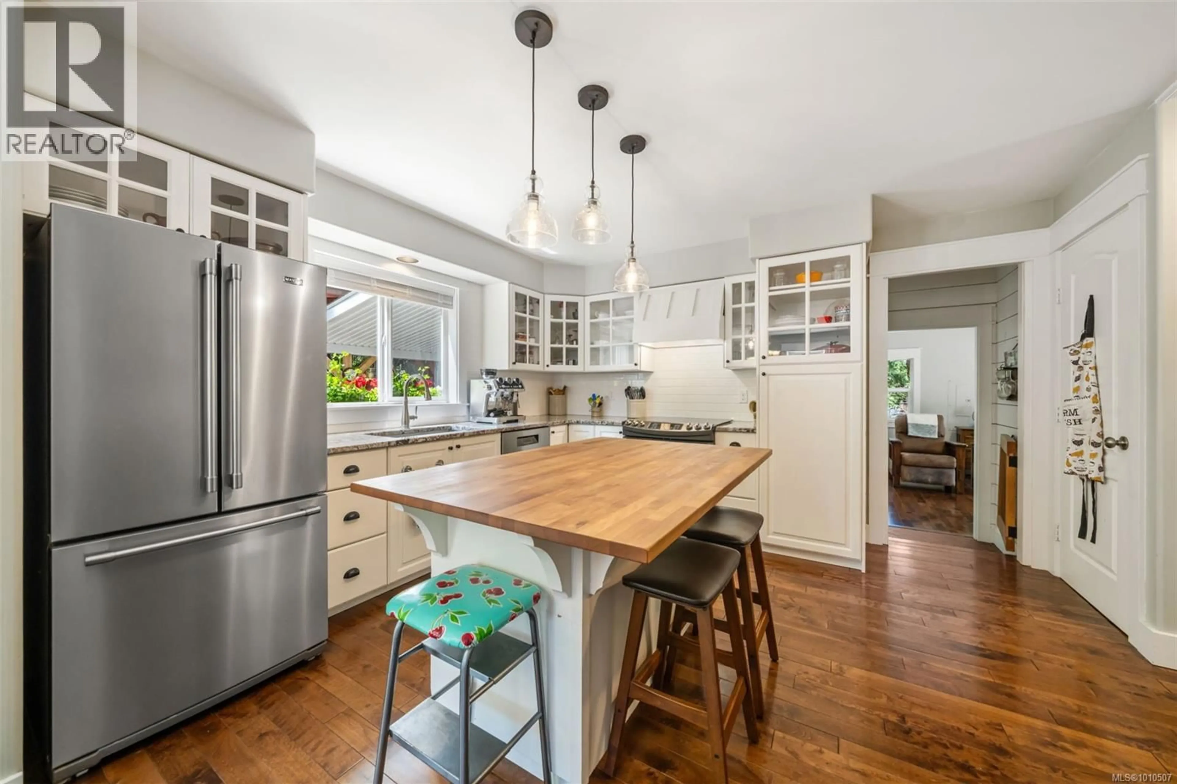 Open concept kitchen, unknown for 100 COMIAKEN AVENUE, Lake Cowichan British Columbia V0R2G0