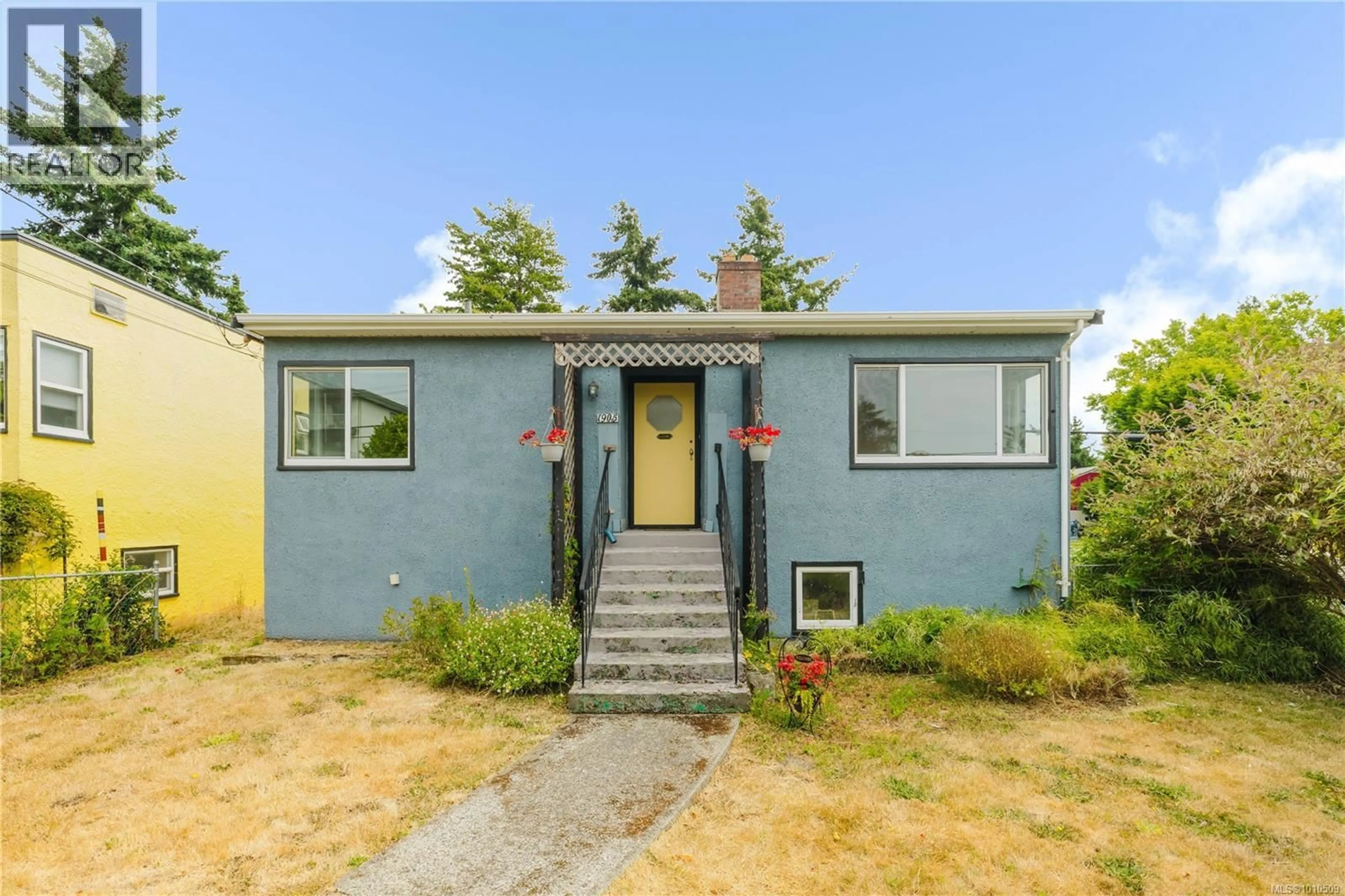 Home with vinyl exterior material, street for 1905 LEE AVENUE, Victoria British Columbia V8R4W9