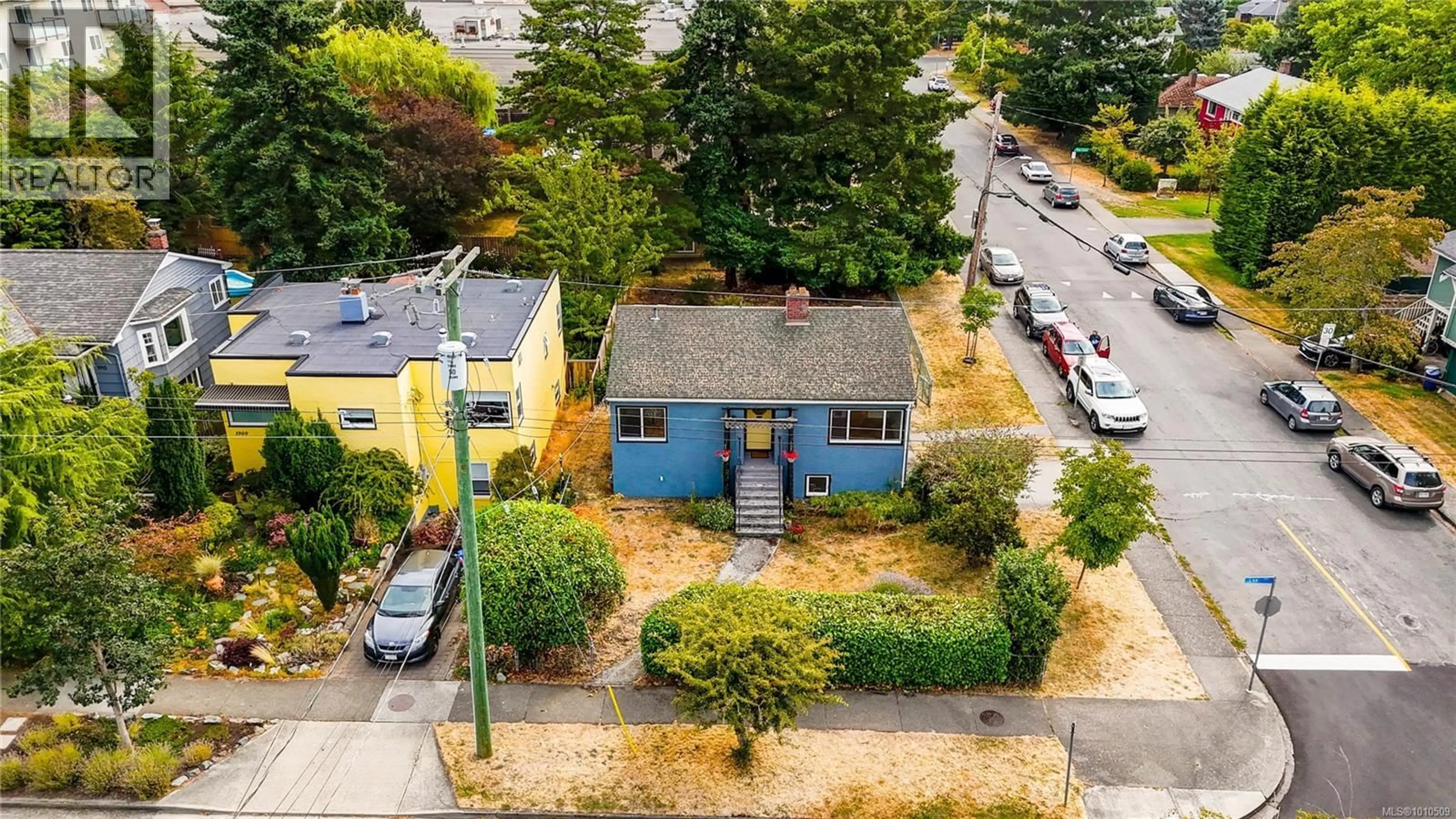 A pic from outside/outdoor area/front of a property/back of a property/a pic from drone, street for 1905 LEE AVENUE, Victoria British Columbia V8R4W9