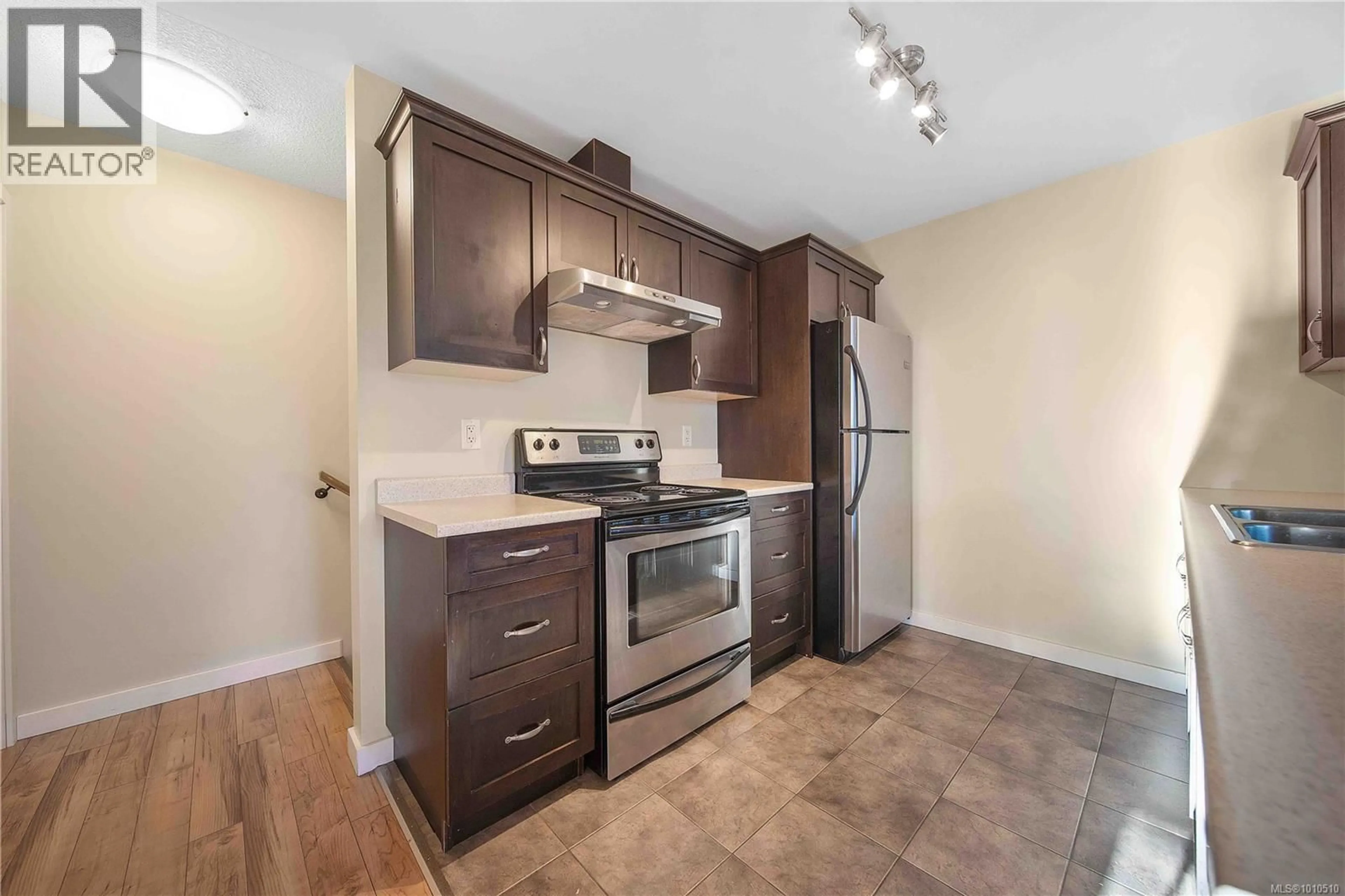 Standard kitchen, unknown for 102 - 5281 RUTHERFORD ROAD, Nanaimo British Columbia V9T5N9