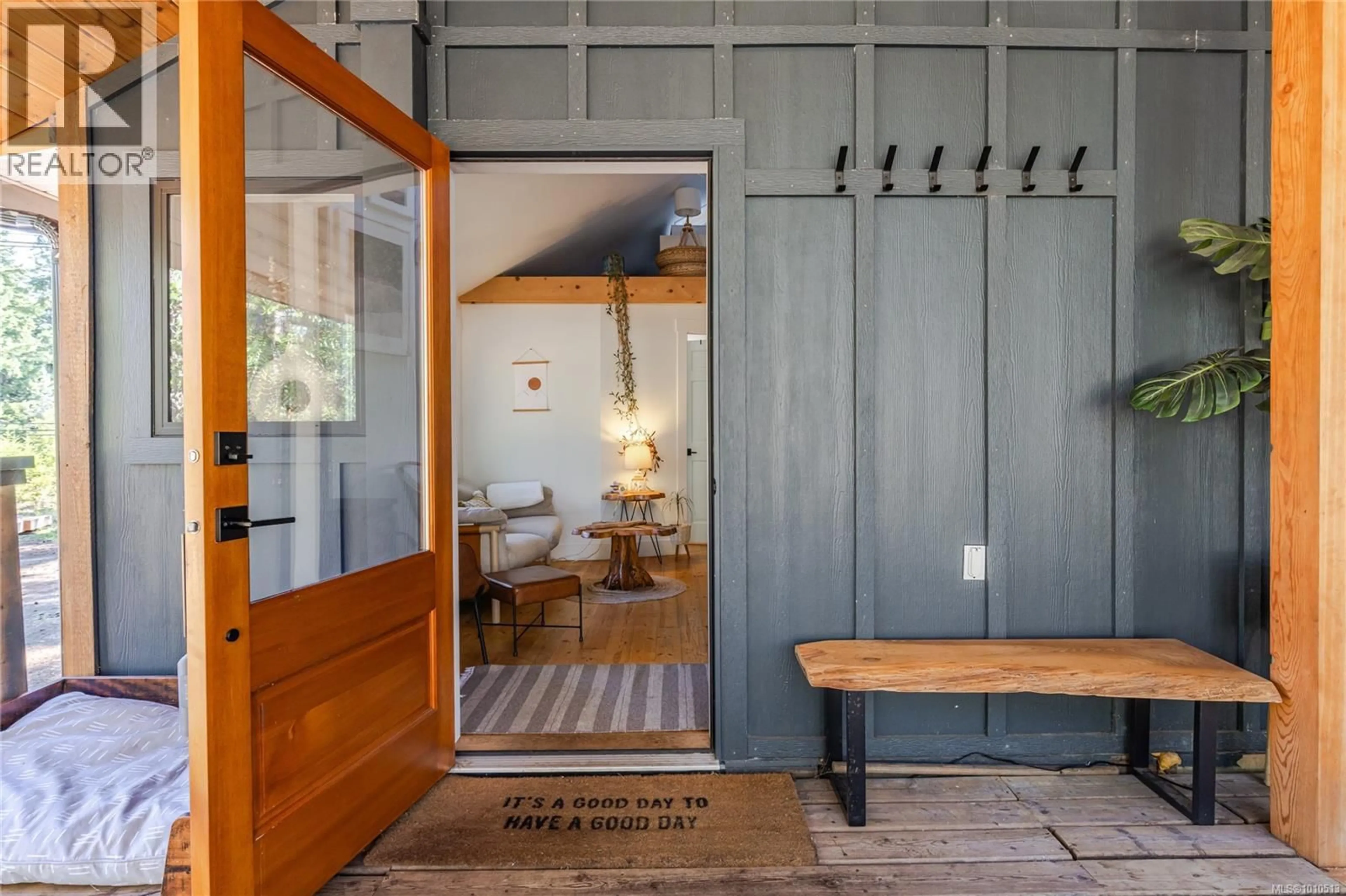 Indoor entryway for 2490 CROSS ROAD, Nanoose Bay British Columbia V9P9E5