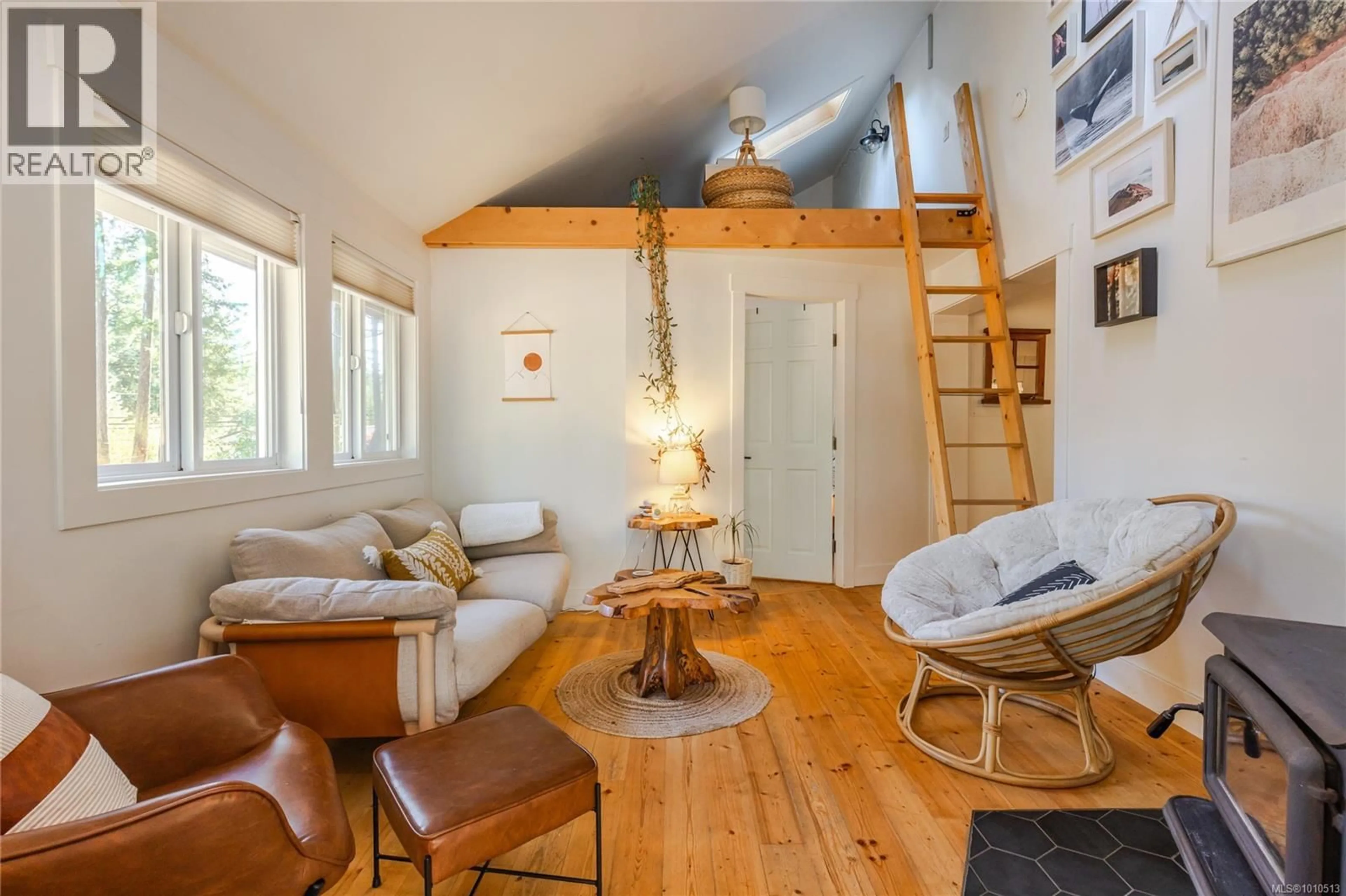 Living room with furniture, wood/laminate floor for 2490 CROSS ROAD, Nanoose Bay British Columbia V9P9E5