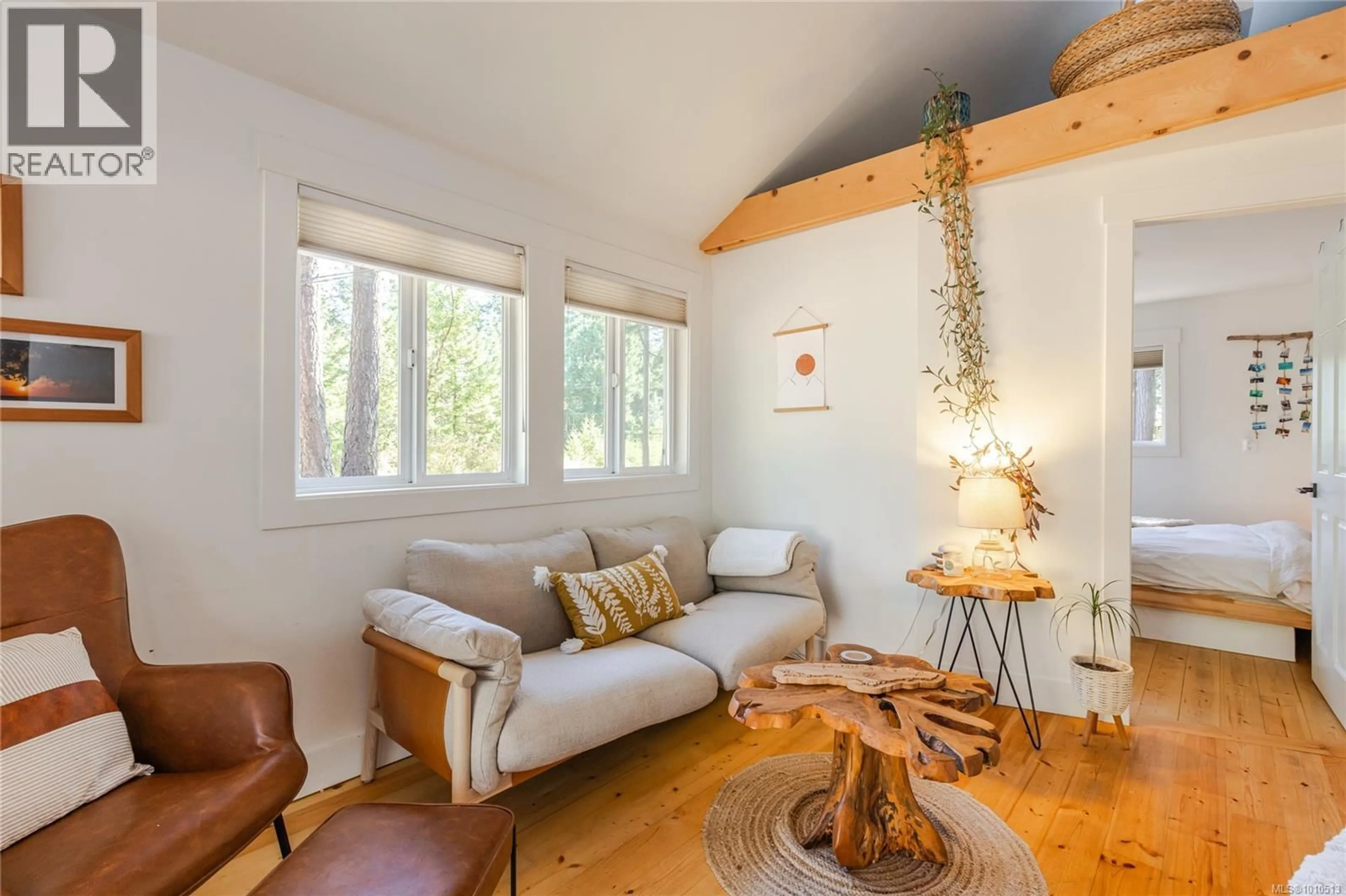 Living room with furniture, wood/laminate floor for 2490 CROSS ROAD, Nanoose Bay British Columbia V9P9E5