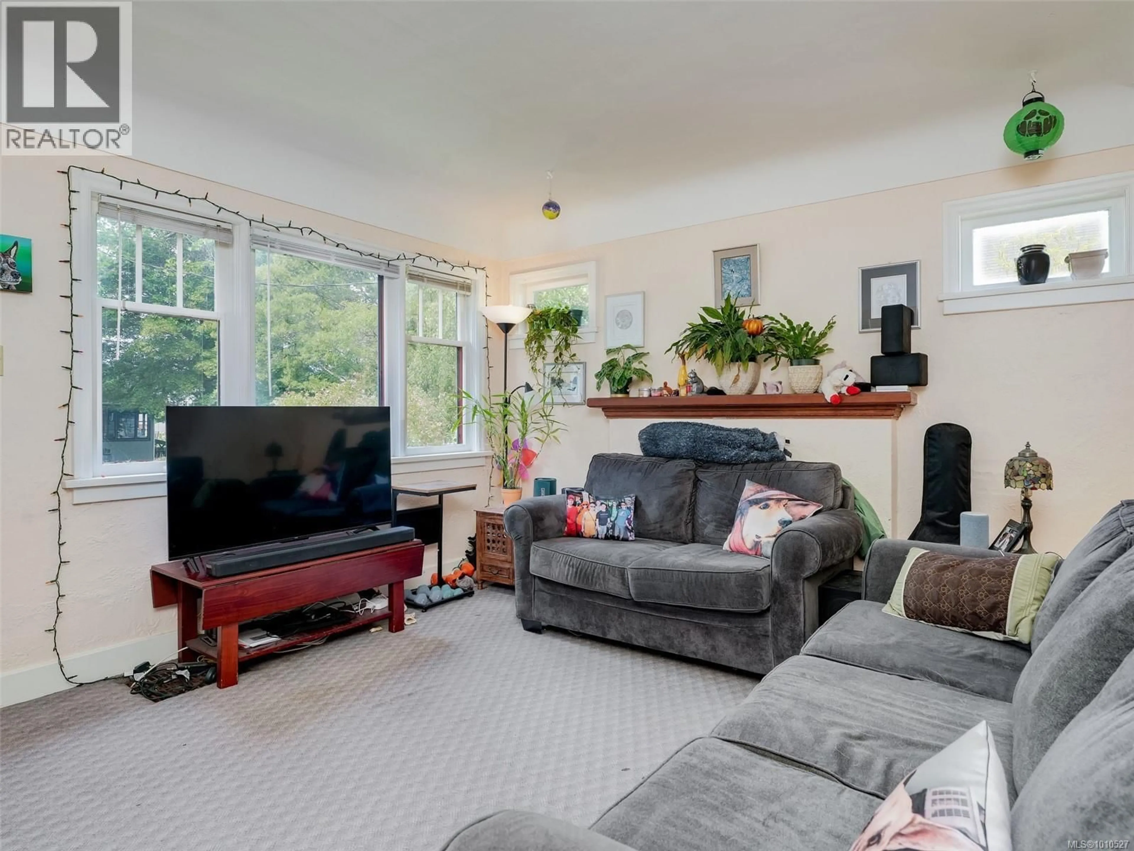 Living room with furniture, unknown for 2561 FORBES STREET, Victoria British Columbia V8R4B9