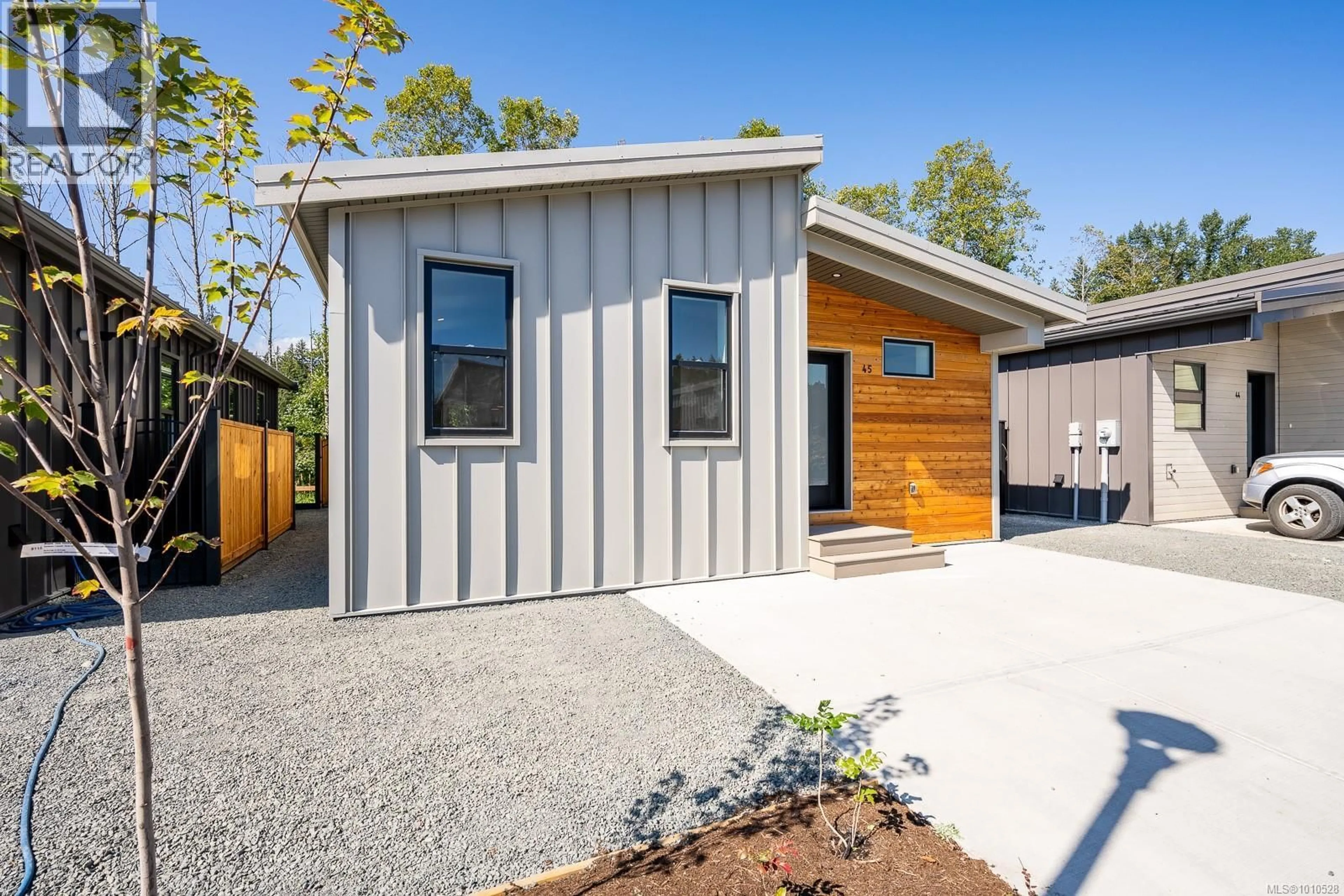 Home with vinyl exterior material, street for 45 - 3025 ROYSTON ROAD, Cumberland British Columbia V0R1S0