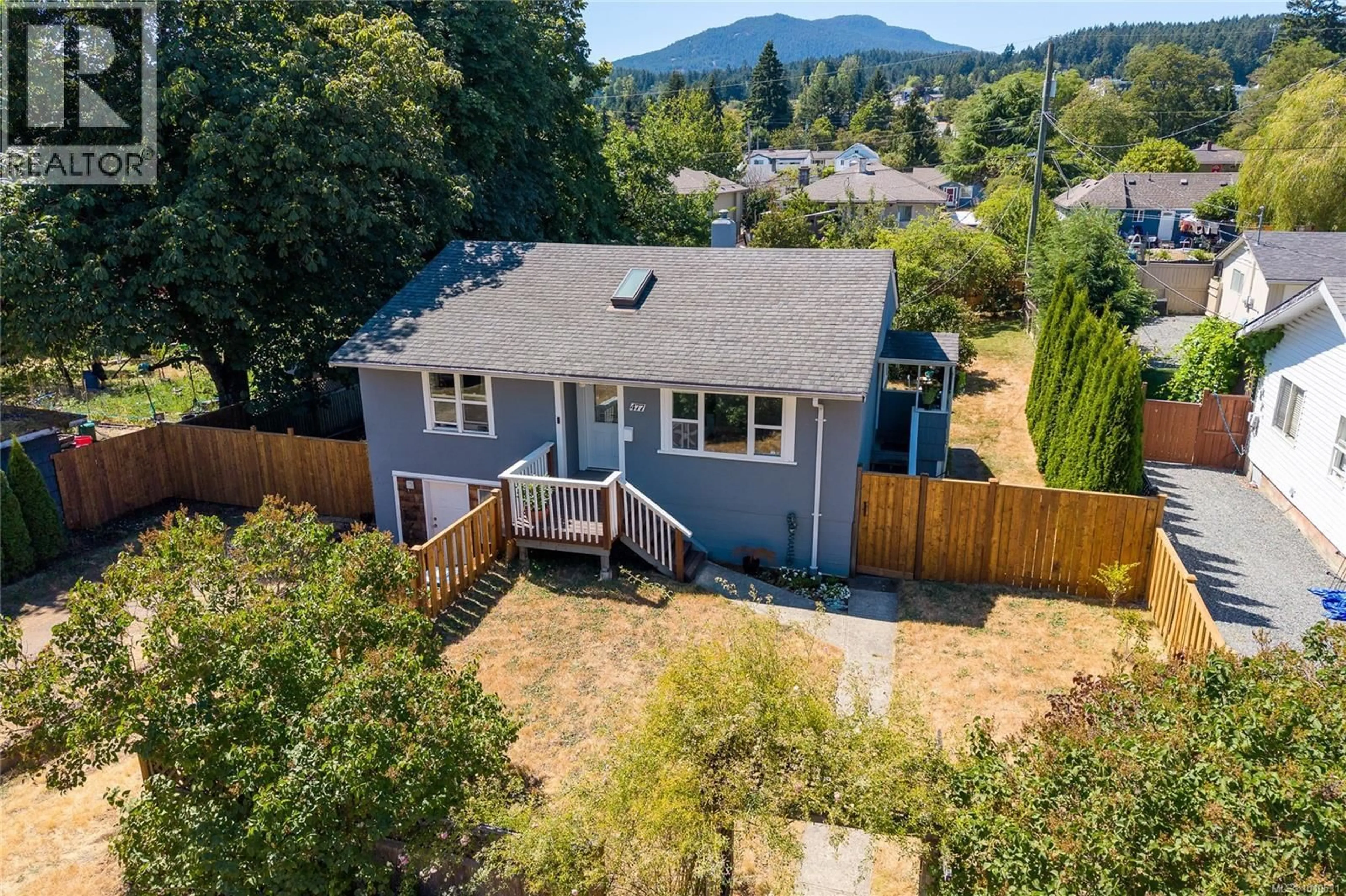 A pic from outside/outdoor area/front of a property/back of a property/a pic from drone, mountain view for 477 WATFIELD AVENUE, Nanaimo British Columbia V9R3P6