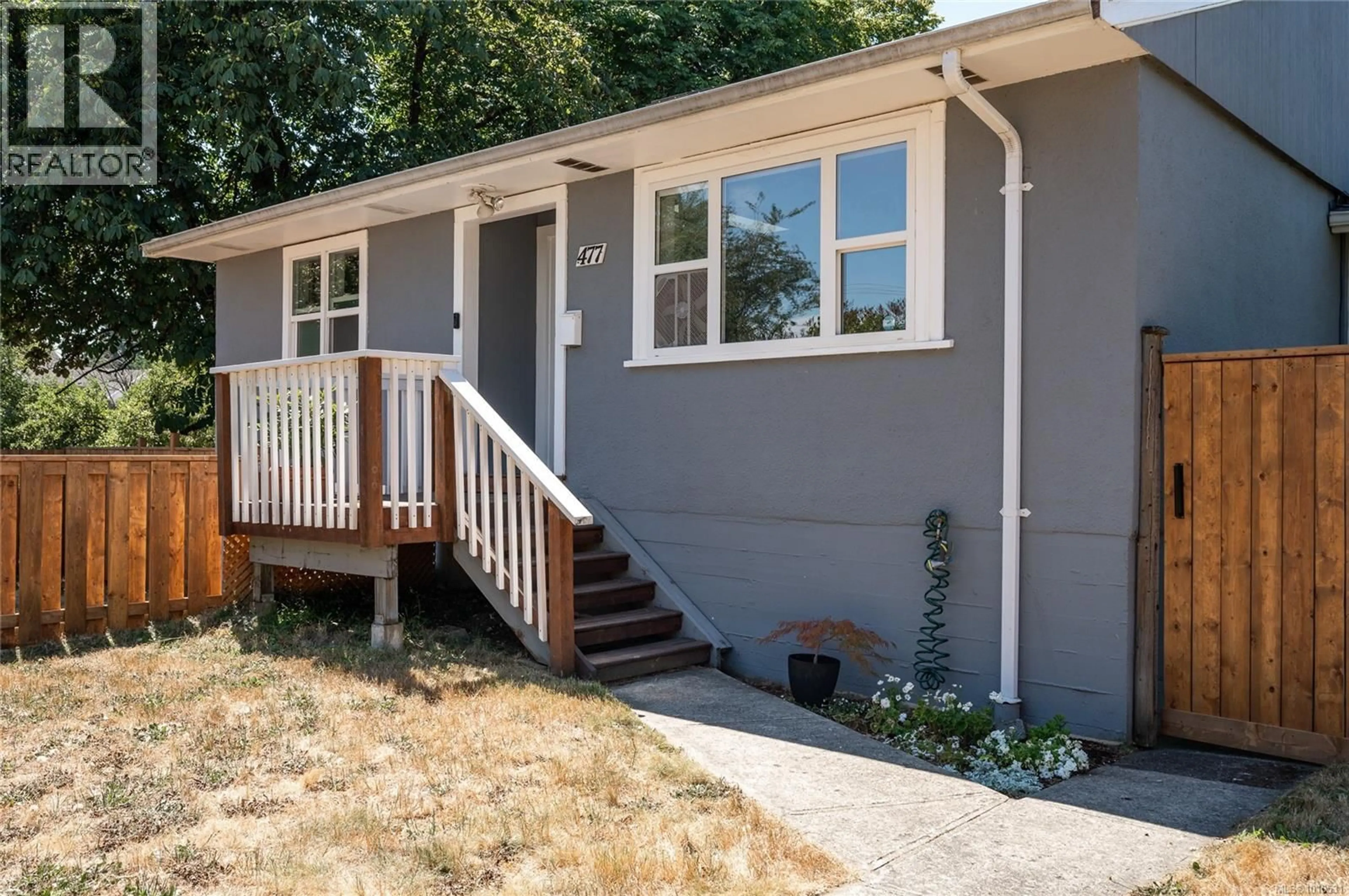 Home with vinyl exterior material, street for 477 WATFIELD AVENUE, Nanaimo British Columbia V9R3P6