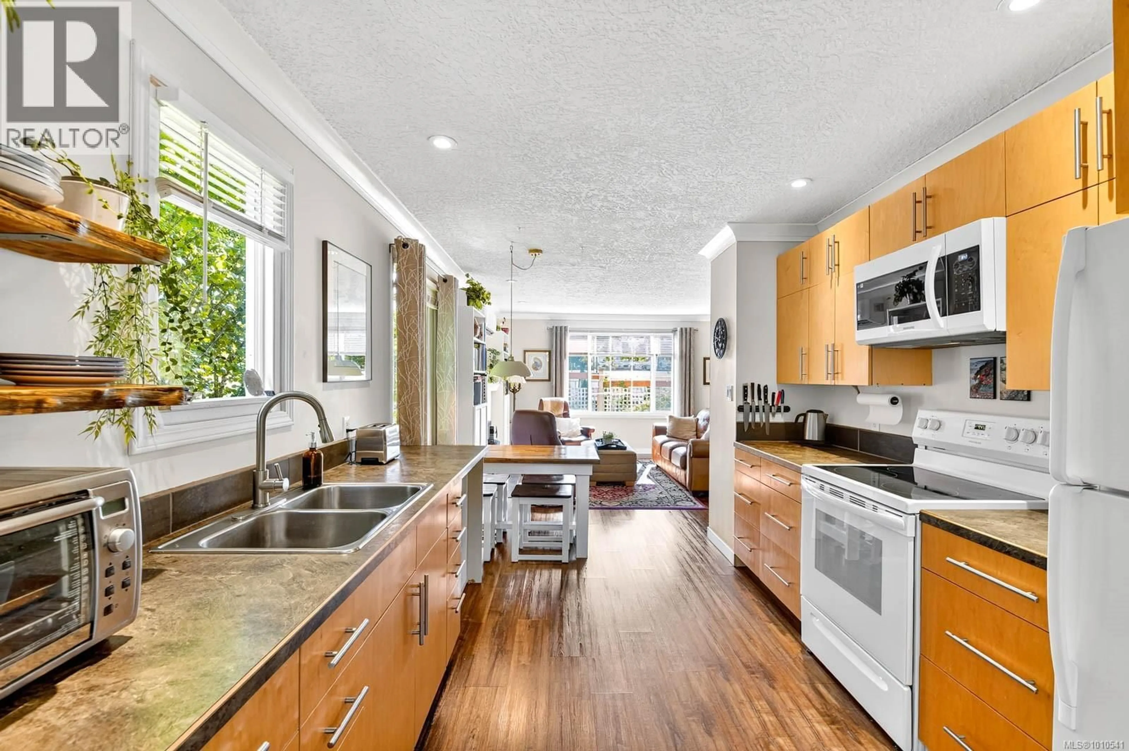 Open concept kitchen, ceramic/tile floor for 4036 10TH AVENUE, Port Alberni British Columbia V9Y4X2