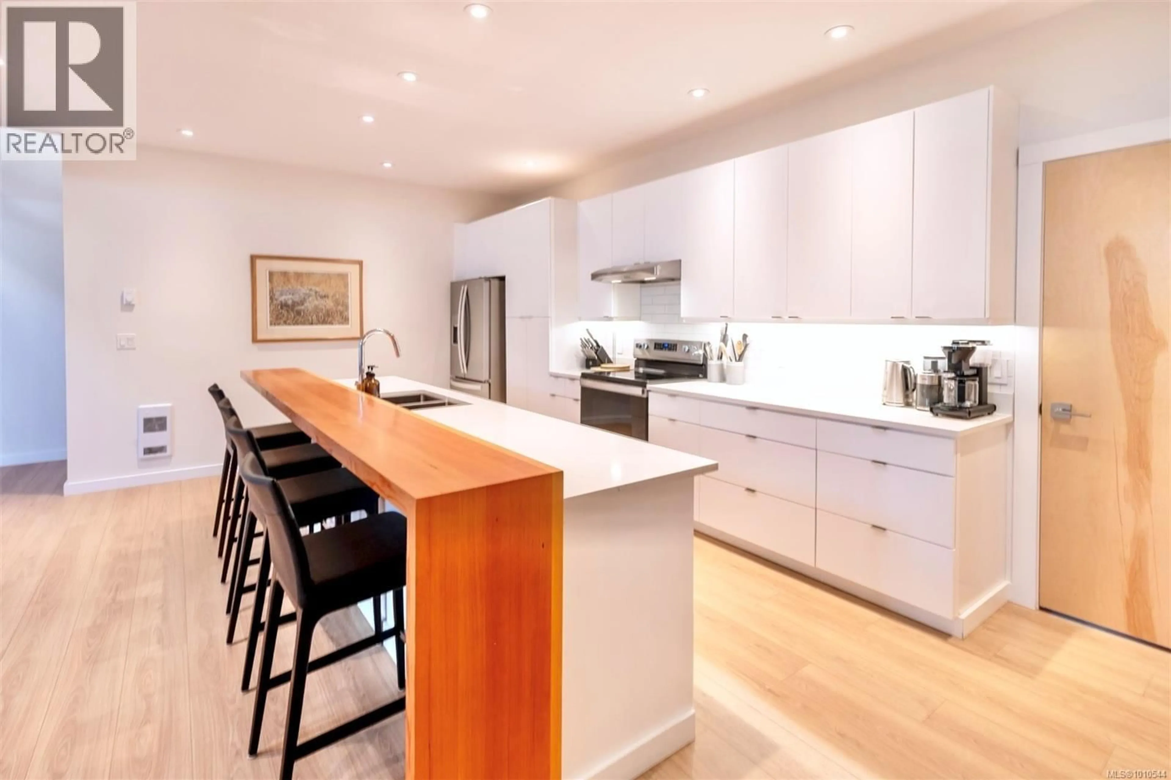 Contemporary kitchen, wood/laminate floor for 1316 LYNN ROAD, Tofino British Columbia V0R2Z0