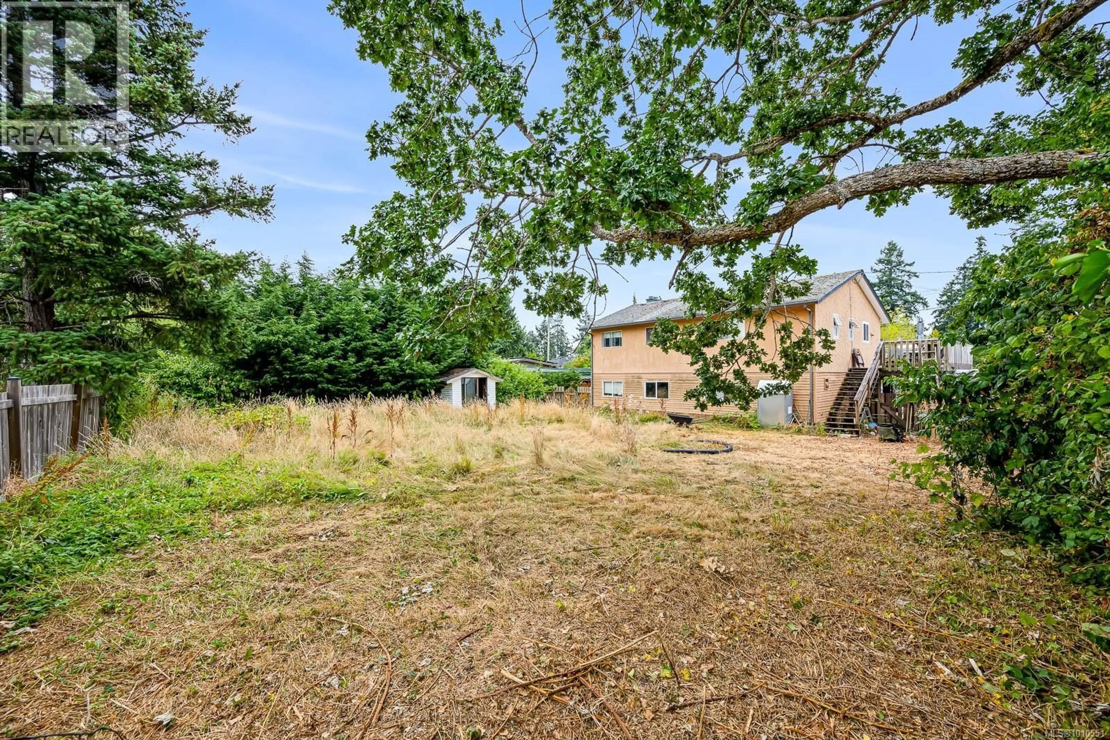 A pic from outside/outdoor area/front of a property/back of a property/a pic from drone, unknown for 1826 CENTENNIAL AVENUE, Comox British Columbia V9M2C7
