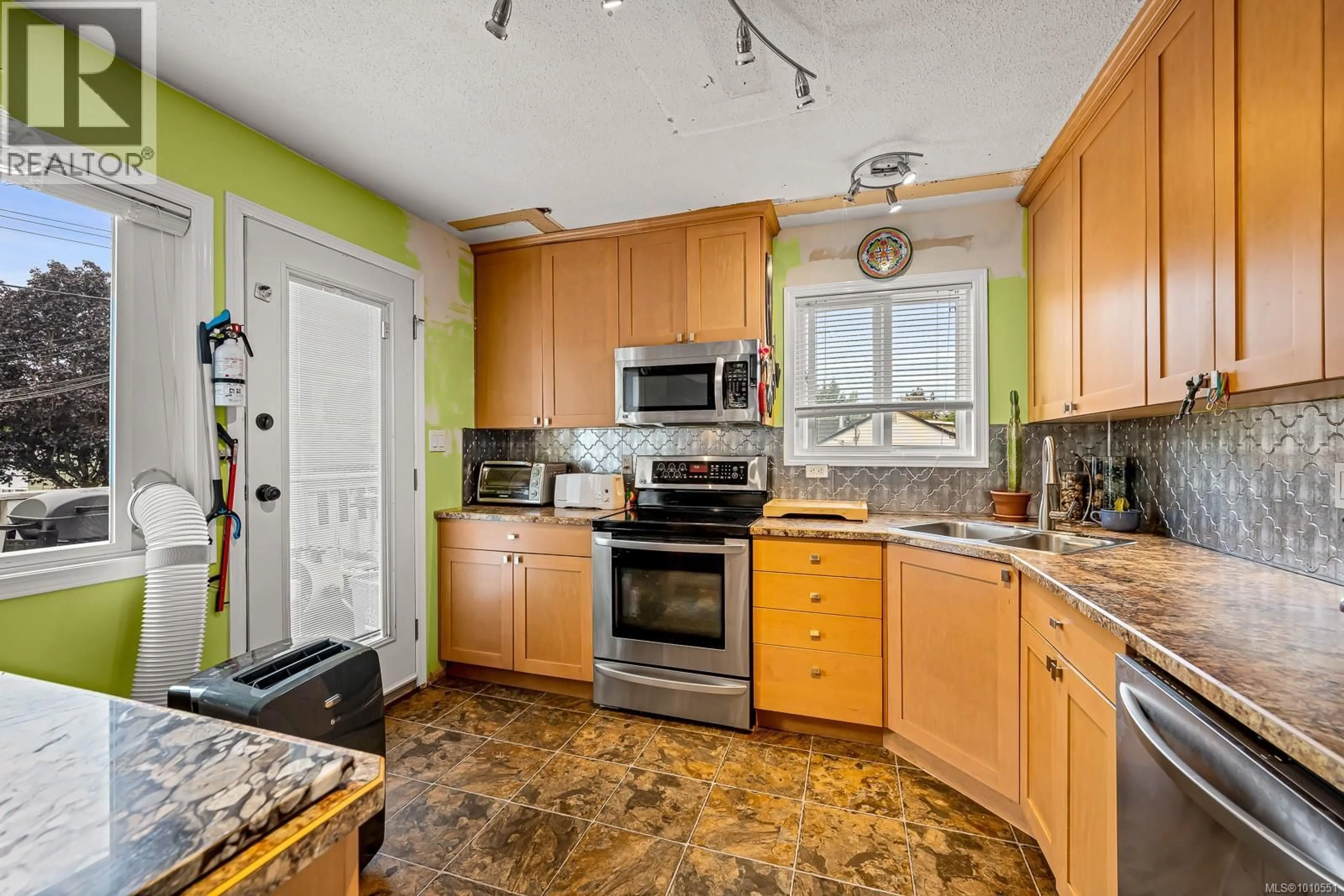 Standard kitchen, ceramic/tile floor for 1826 CENTENNIAL AVENUE, Comox British Columbia V9M2C7