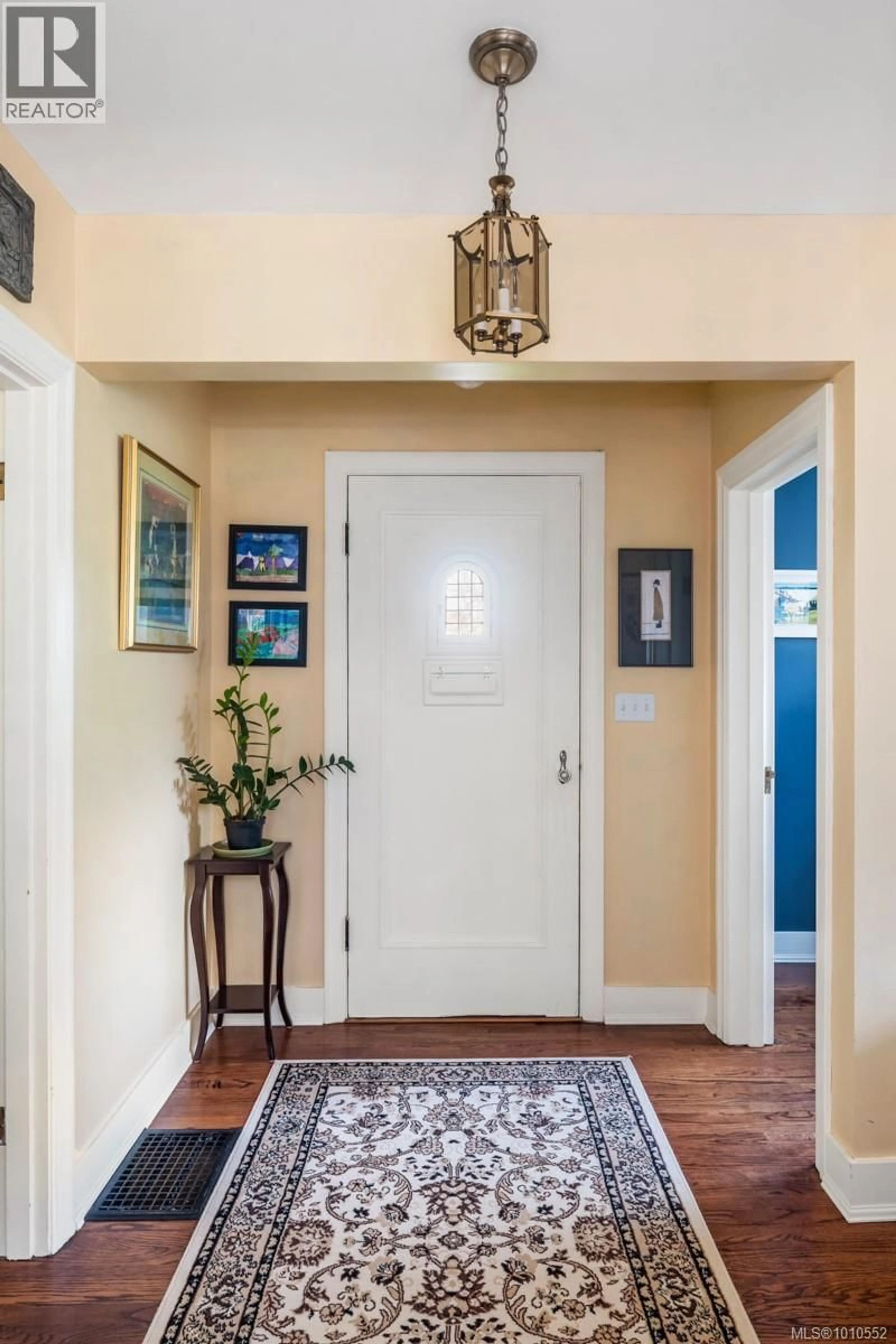 Indoor entryway for 650 MOUNTJOY AVENUE, Oak Bay British Columbia V8S4K9