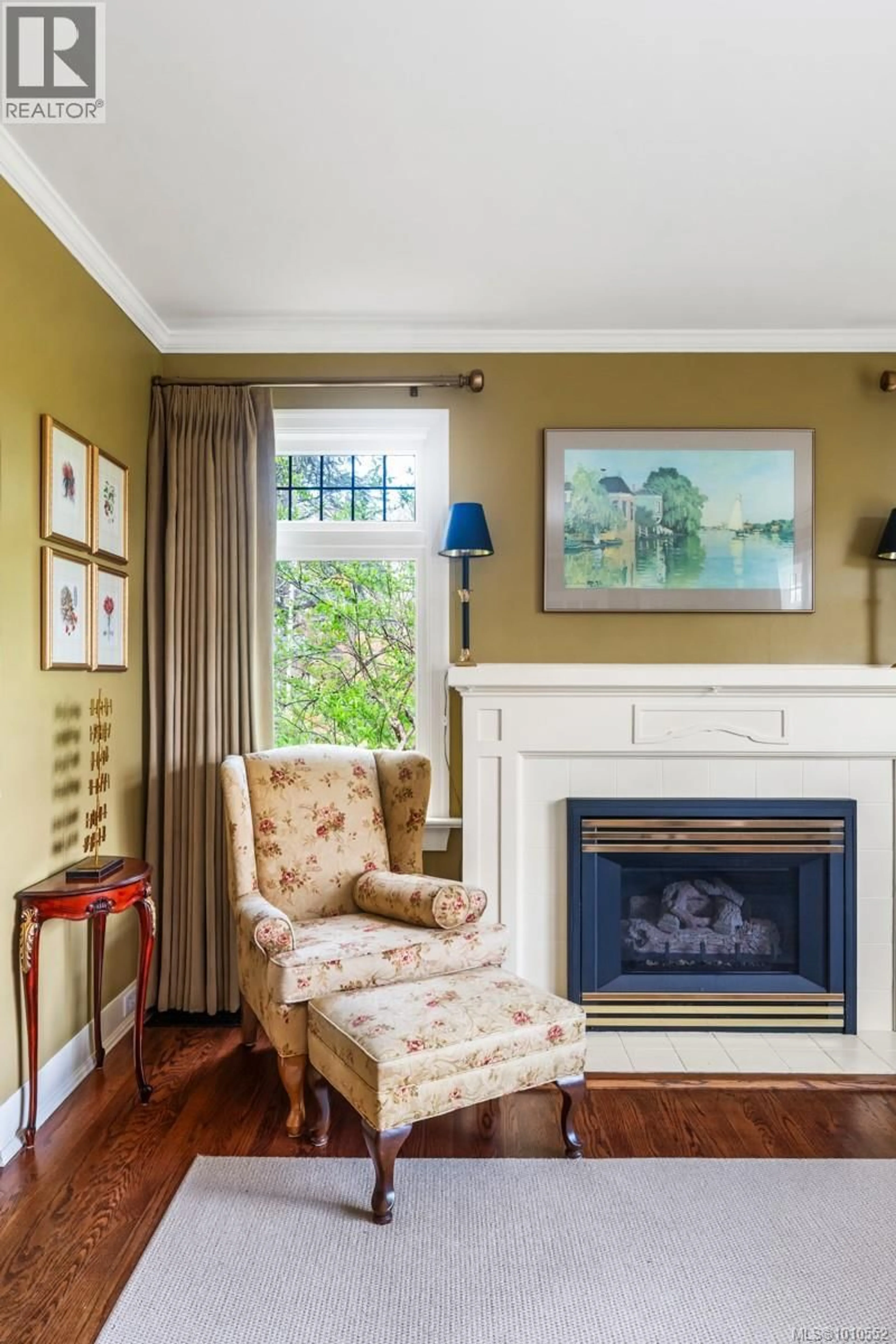 Living room with furniture, unknown for 650 MOUNTJOY AVENUE, Oak Bay British Columbia V8S4K9