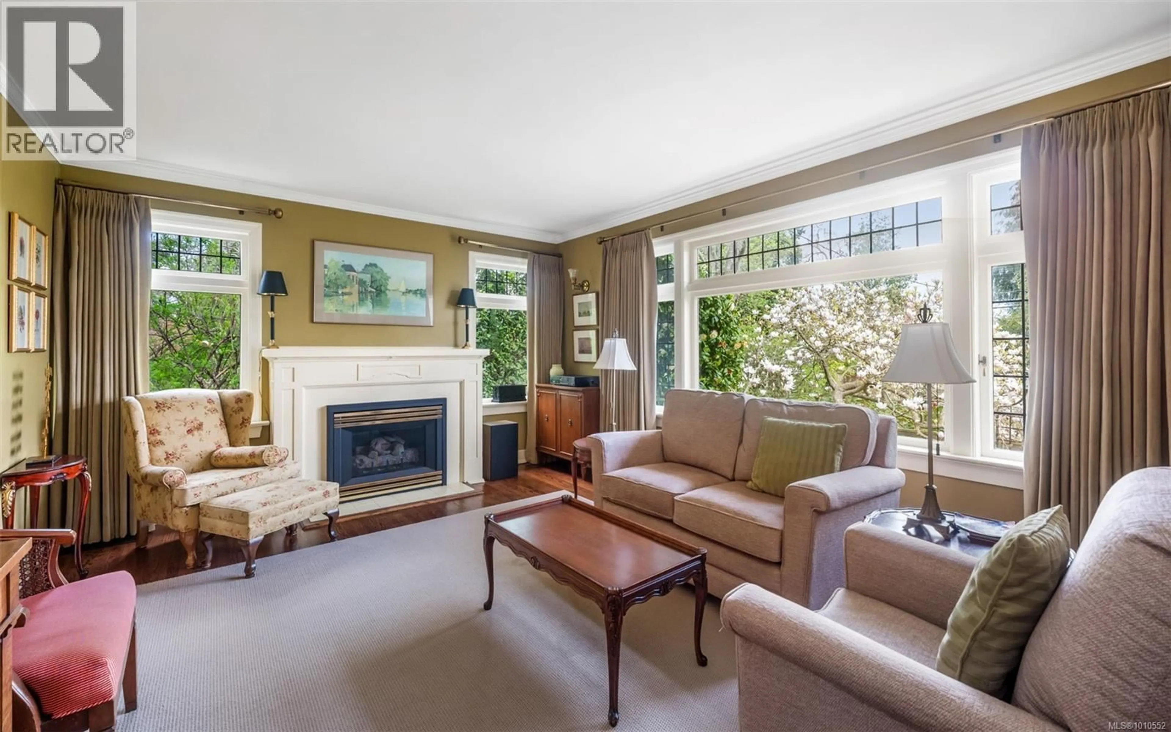Living room with furniture, unknown for 650 MOUNTJOY AVENUE, Oak Bay British Columbia V8S4K9