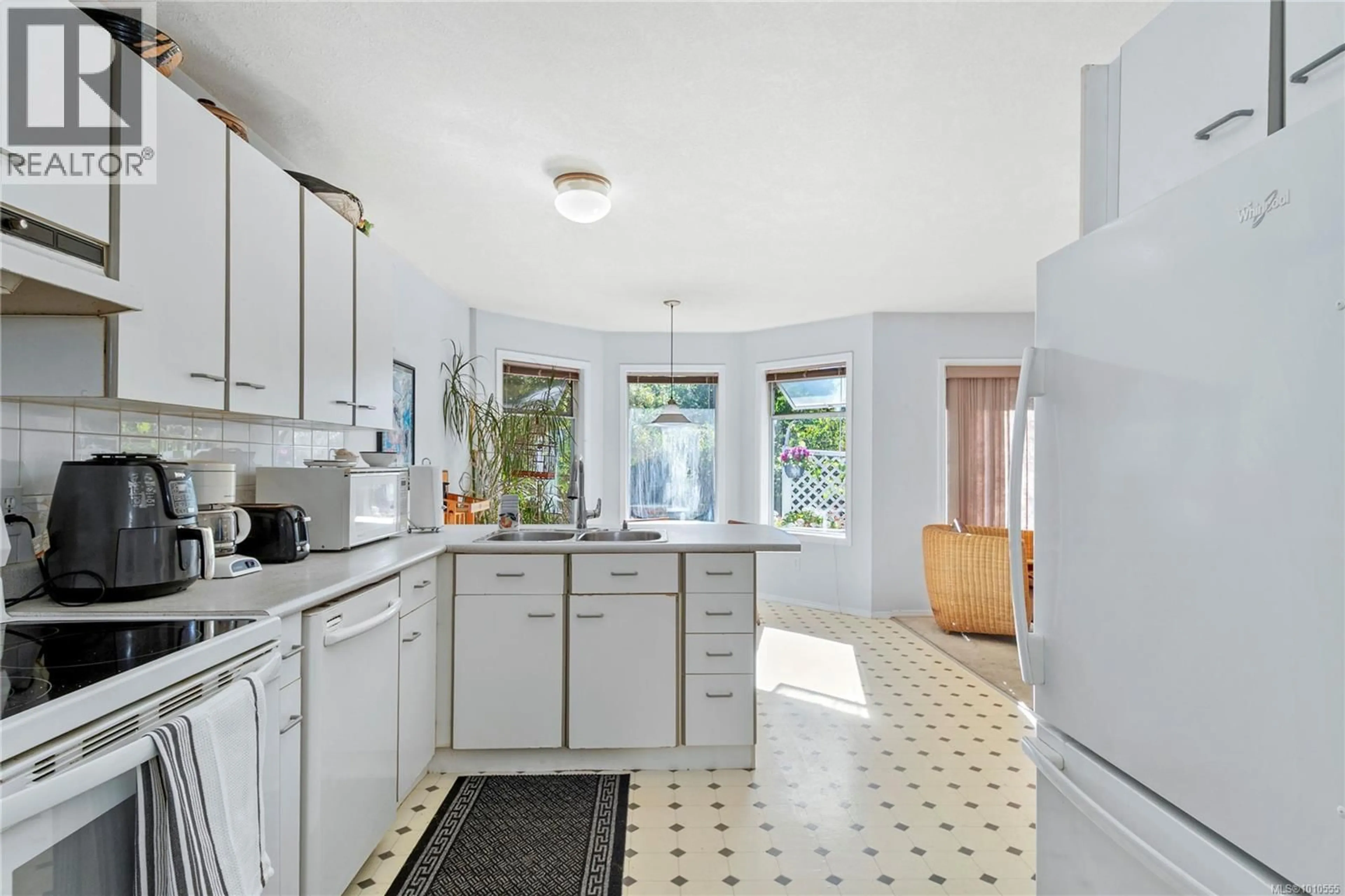 Standard kitchen, ceramic/tile floor for 1062 SPRINGBOK ROAD, Campbell River British Columbia V9W7K7