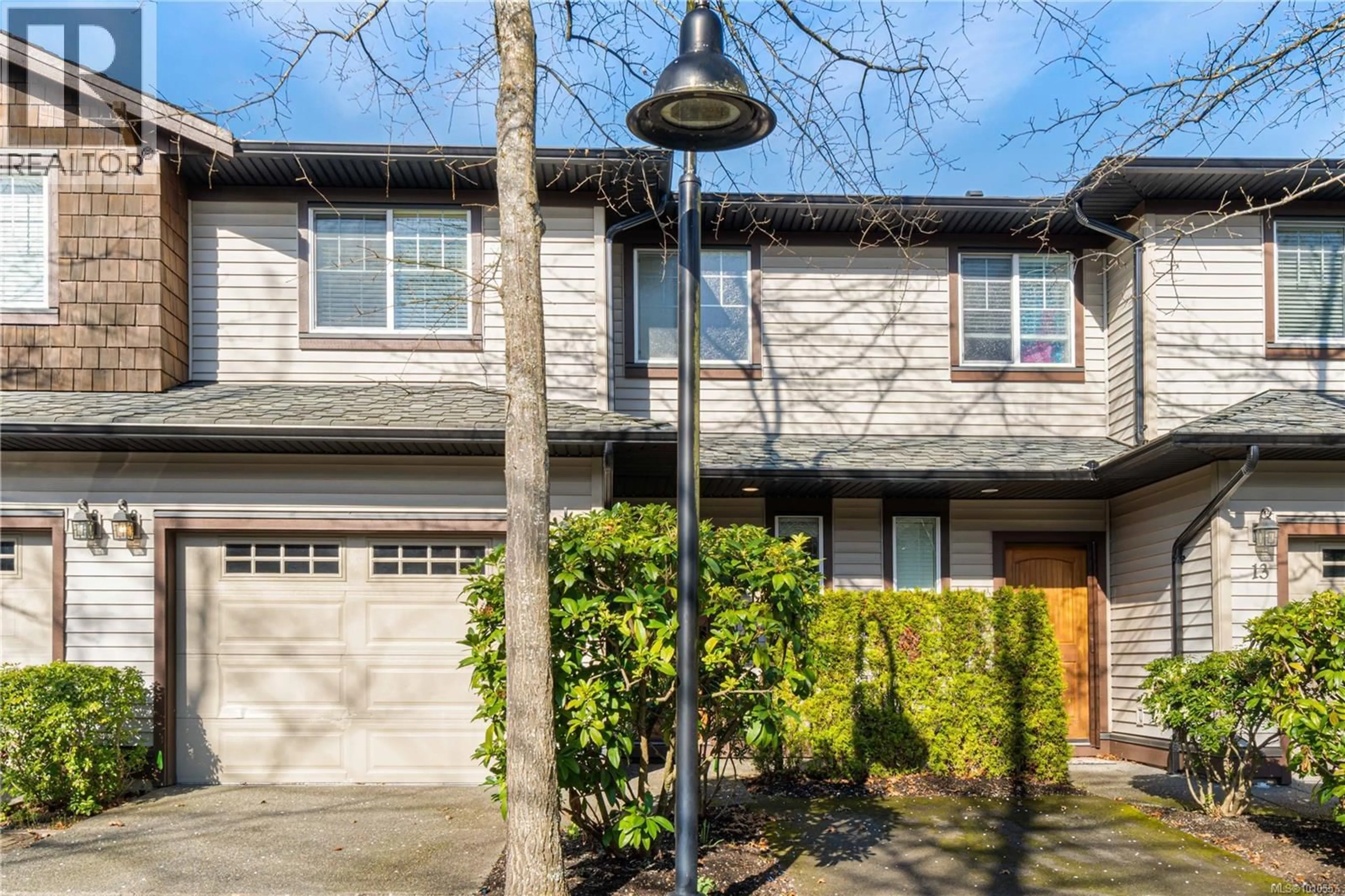 Home with vinyl exterior material, street for 12 - 344 HIRST AVENUE, Parksville British Columbia V9P1K4