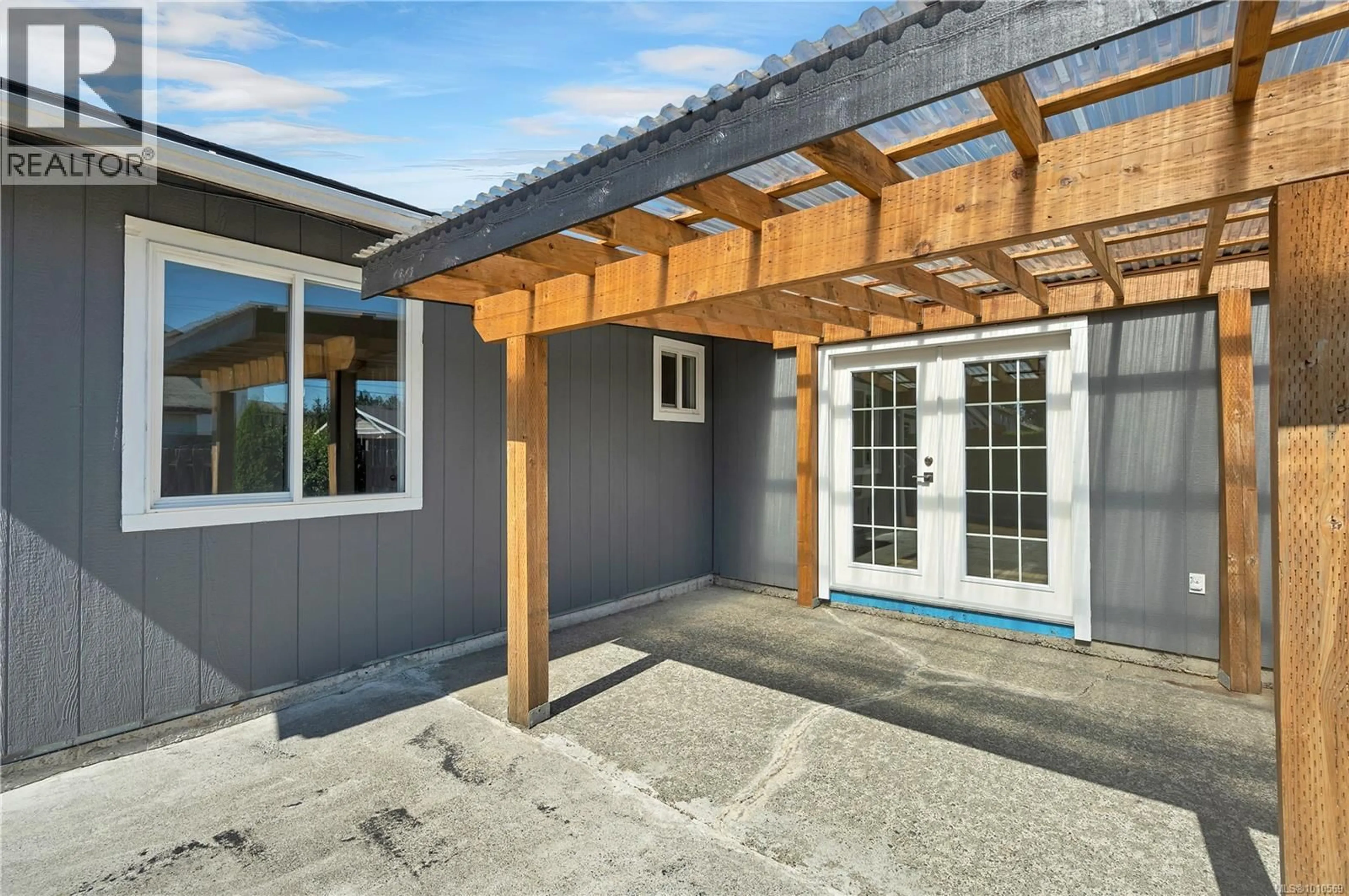 Patio, street for 2141 ARNASON ROAD, Campbell River British Columbia V9W5Z4